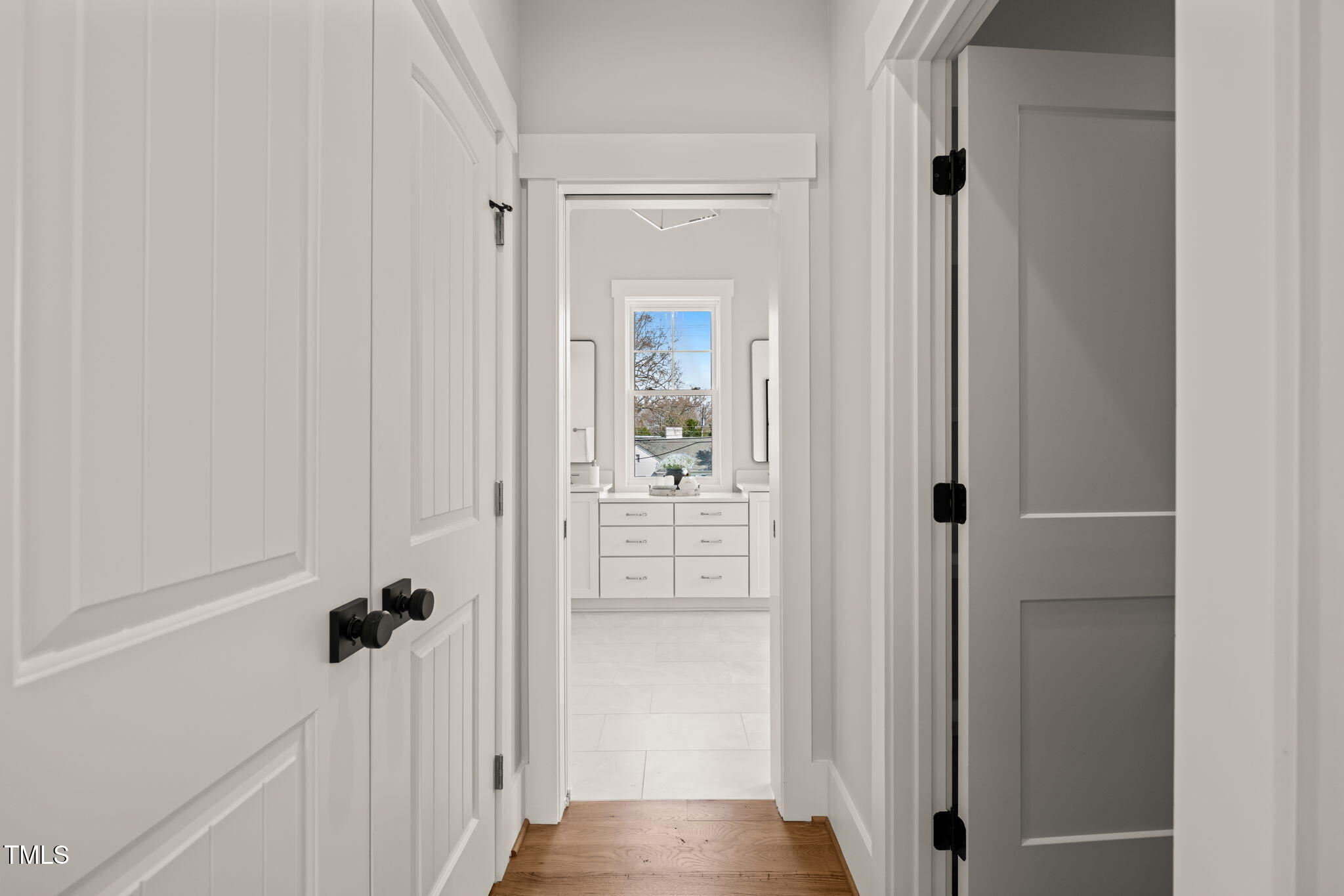 109 W Markham Avenue