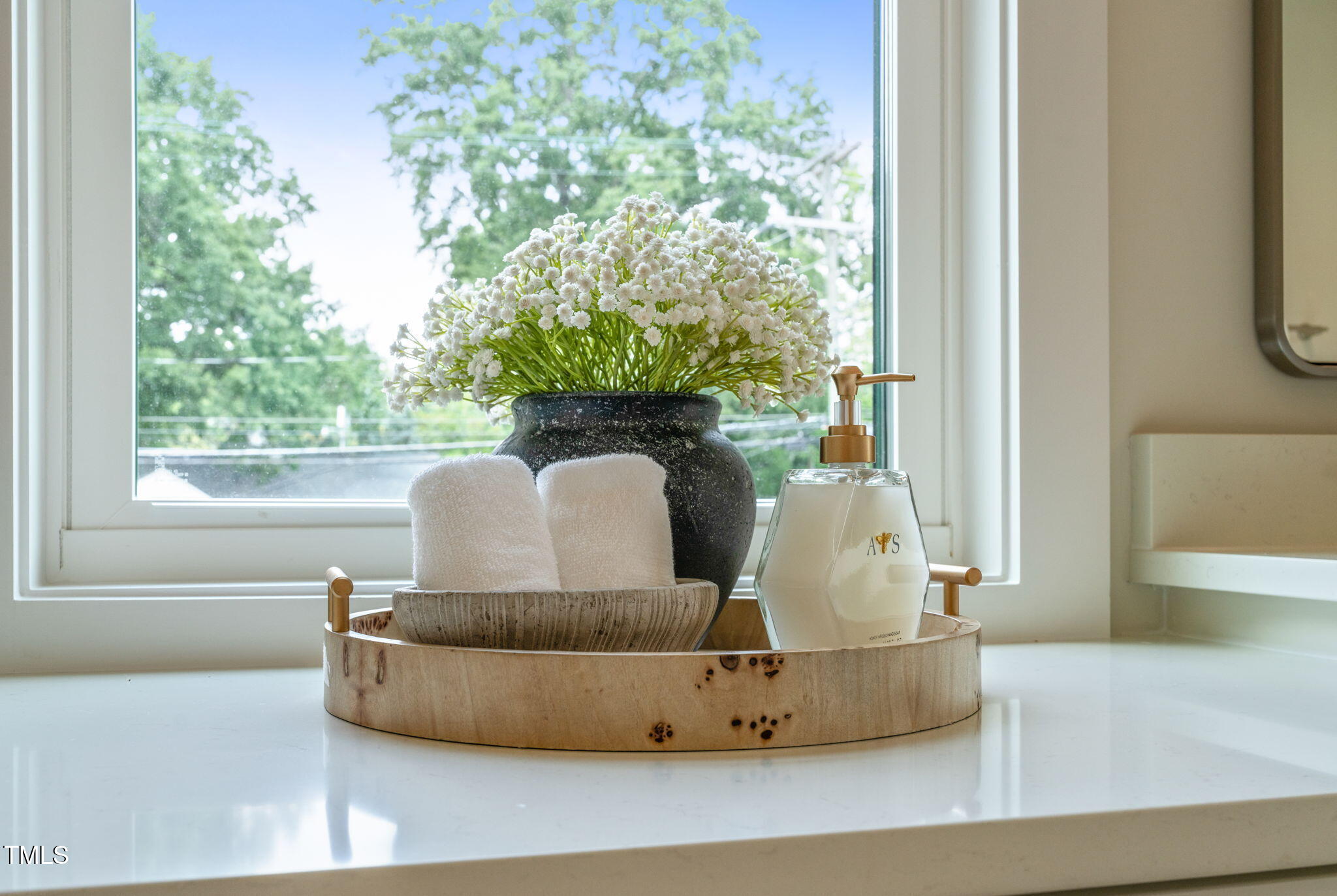 109 W Markham Avenue