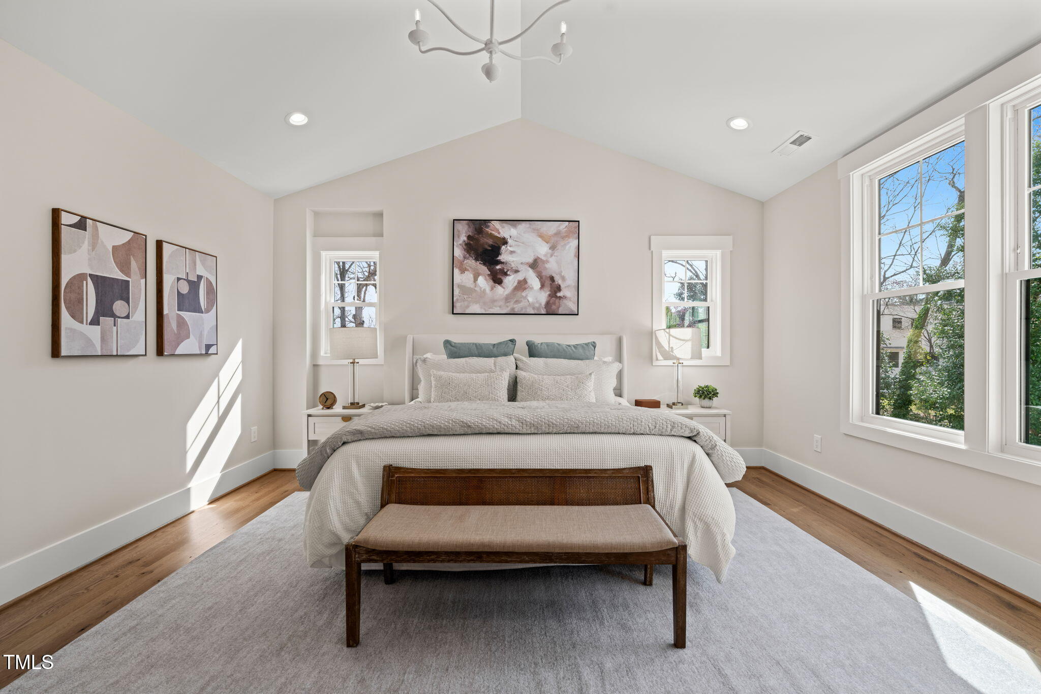 109 W Markham Avenue