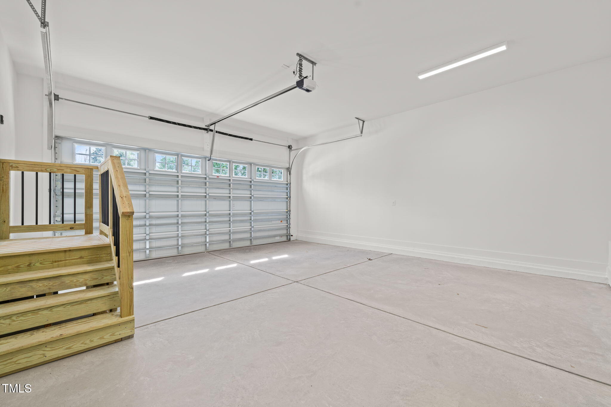 109 W Markham Avenue