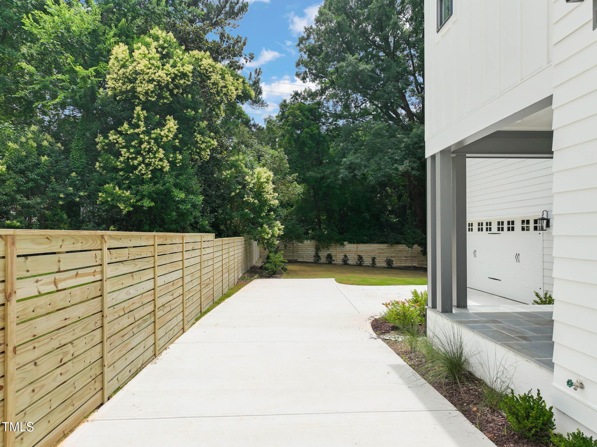 109 W Markham Avenue