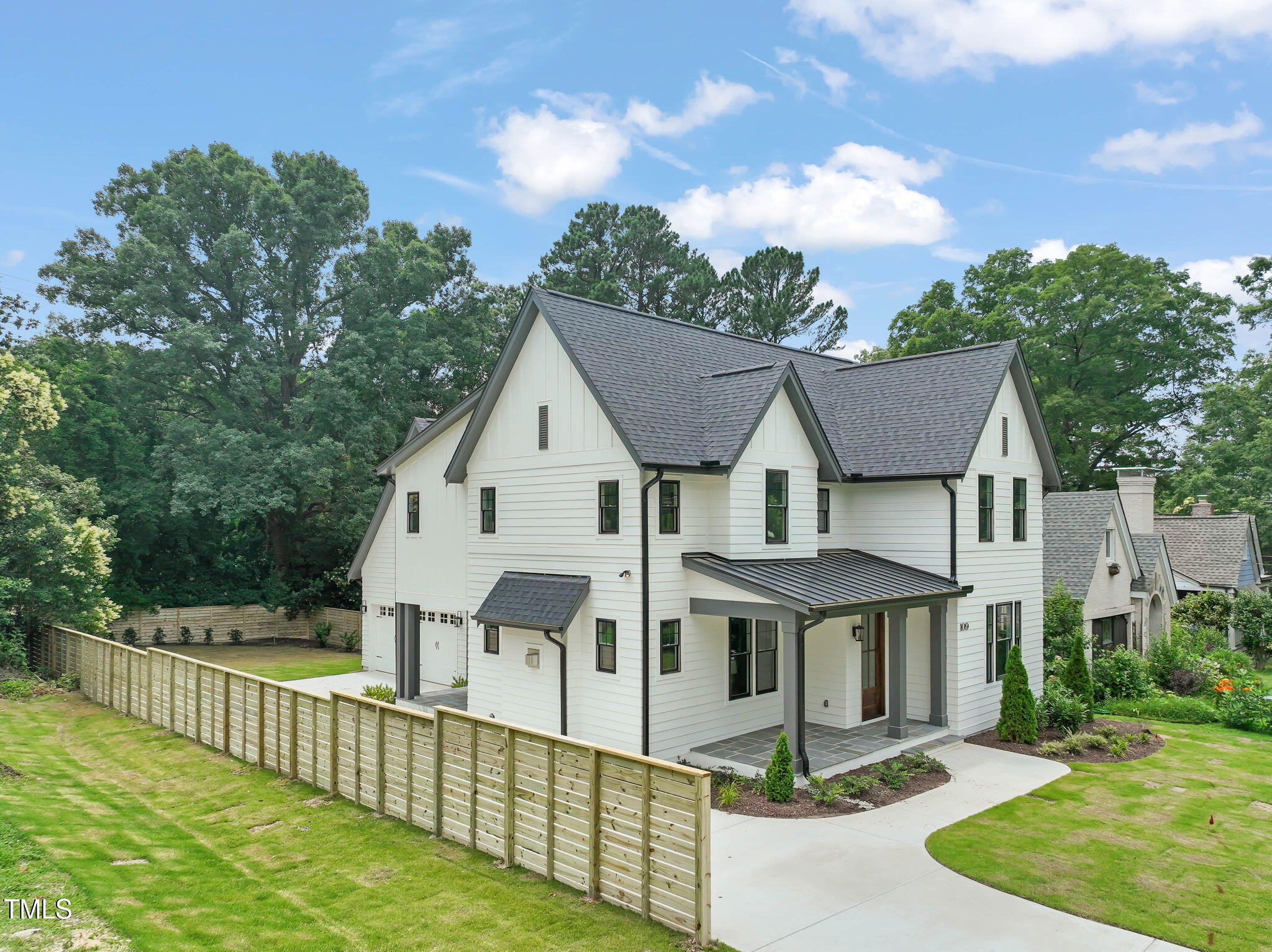 109 W Markham Avenue