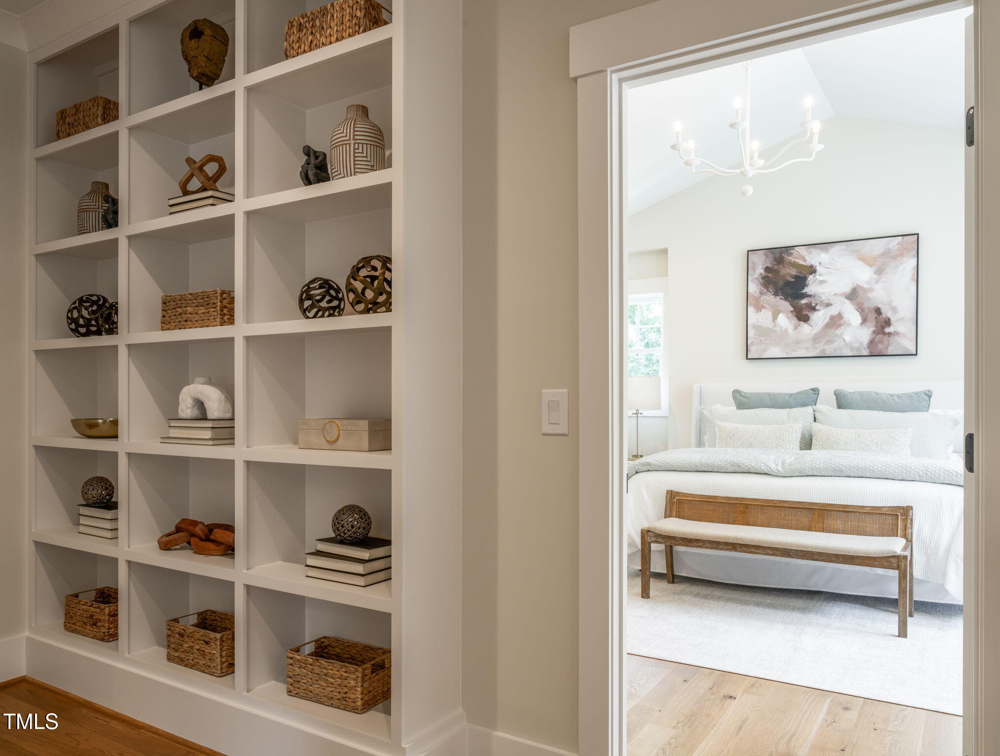 109 W Markham Avenue