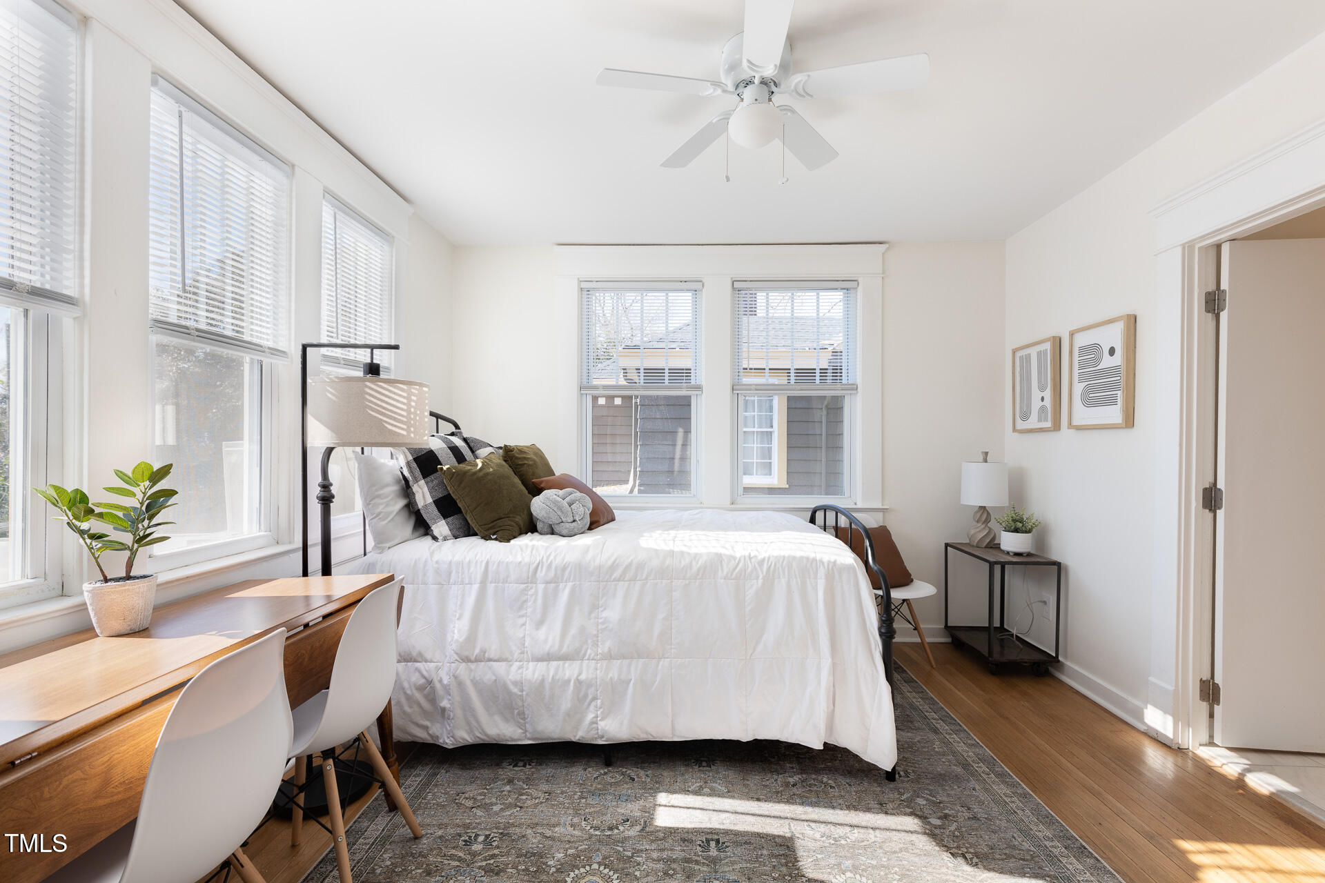 201 W Trinity Avenue