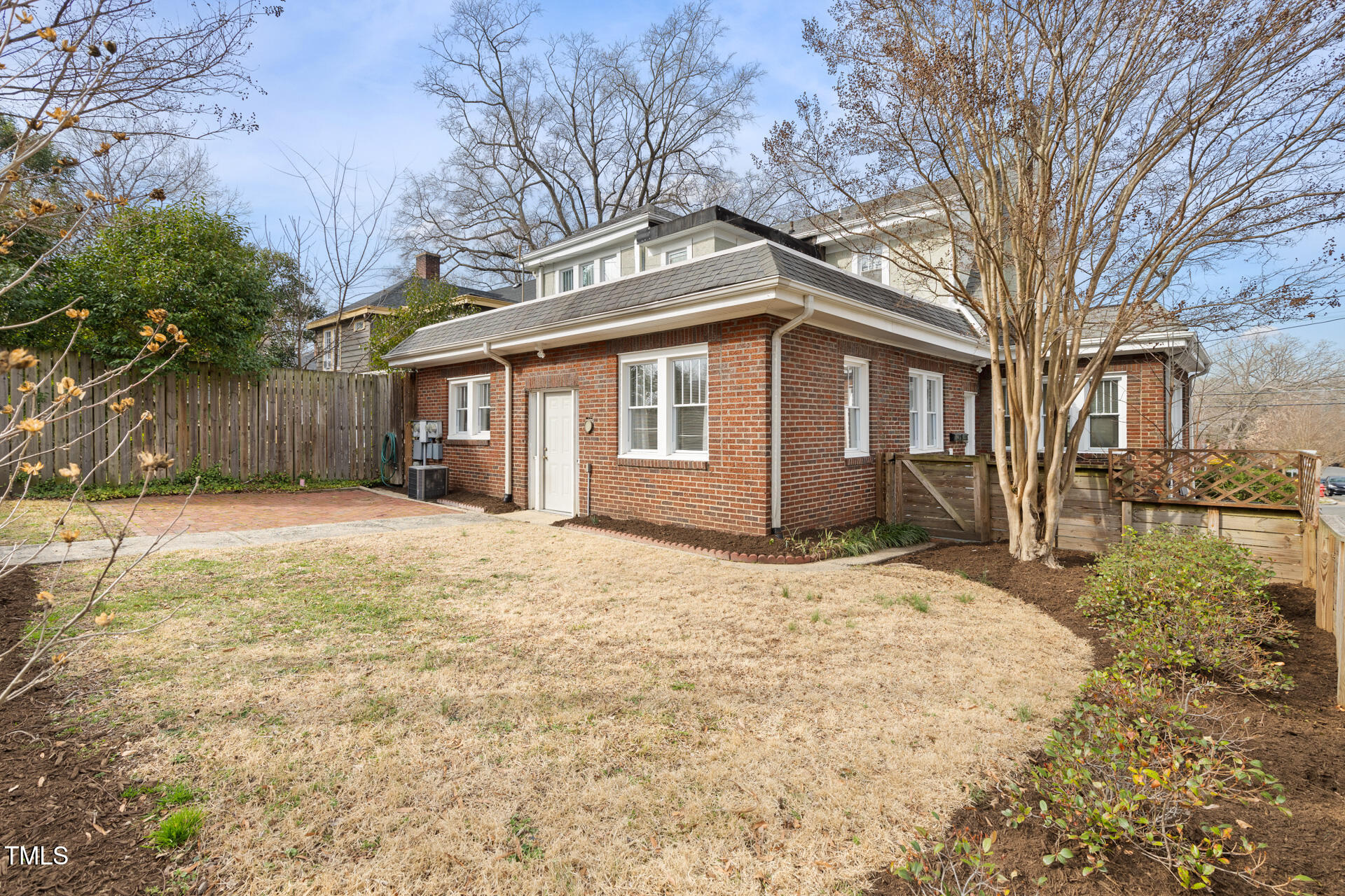 201 W Trinity Avenue