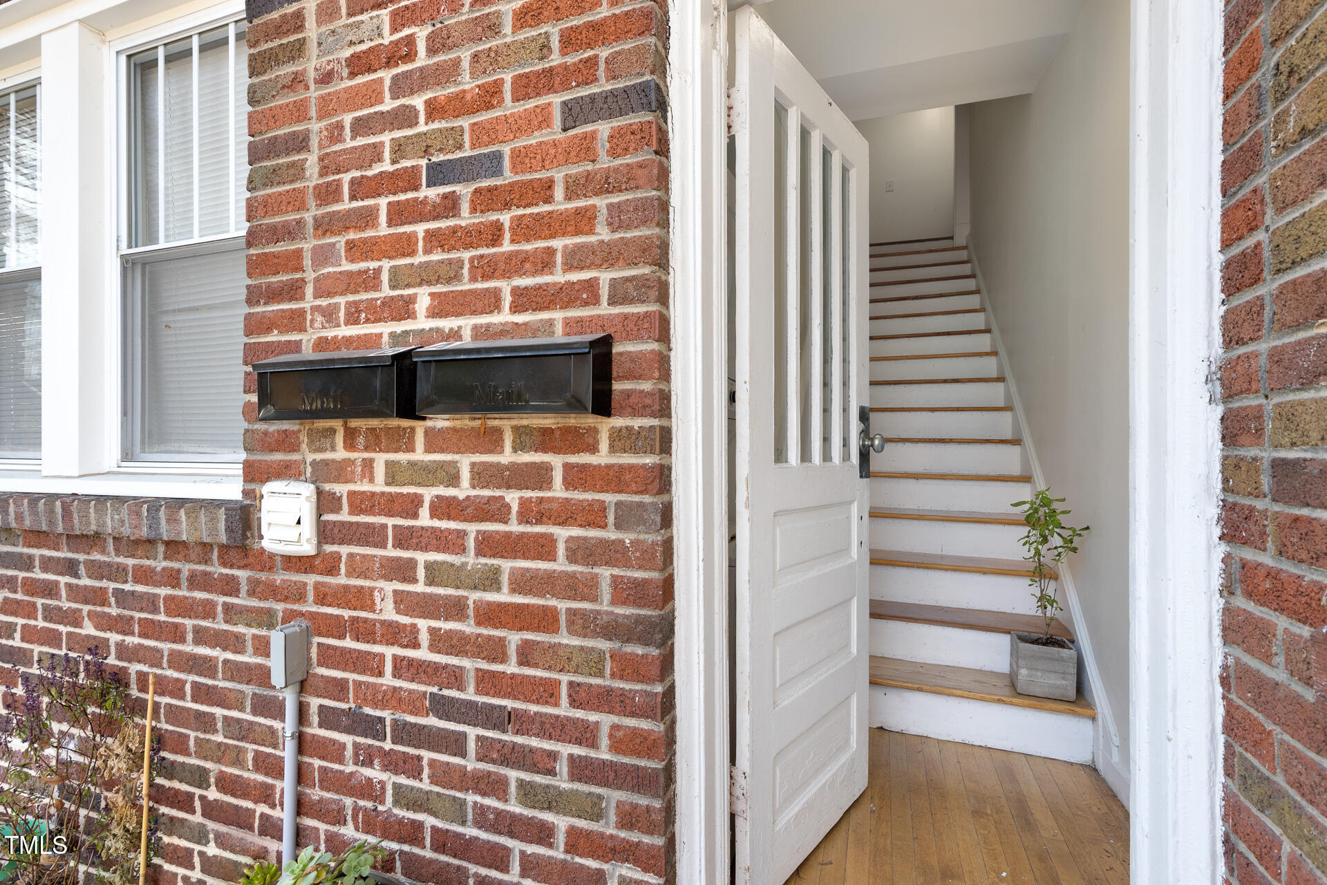 201 W Trinity Avenue