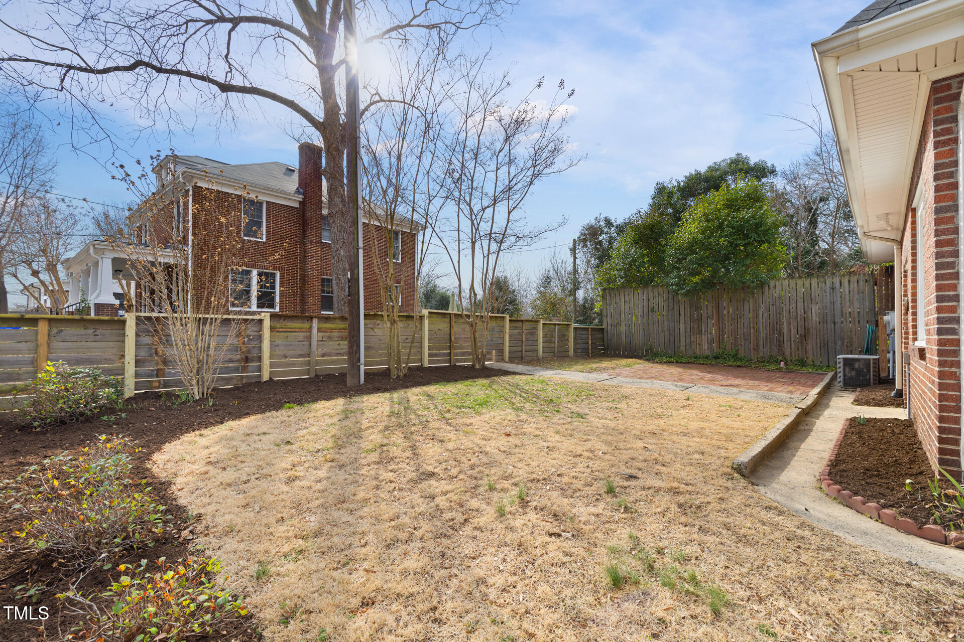 201 W Trinity Avenue