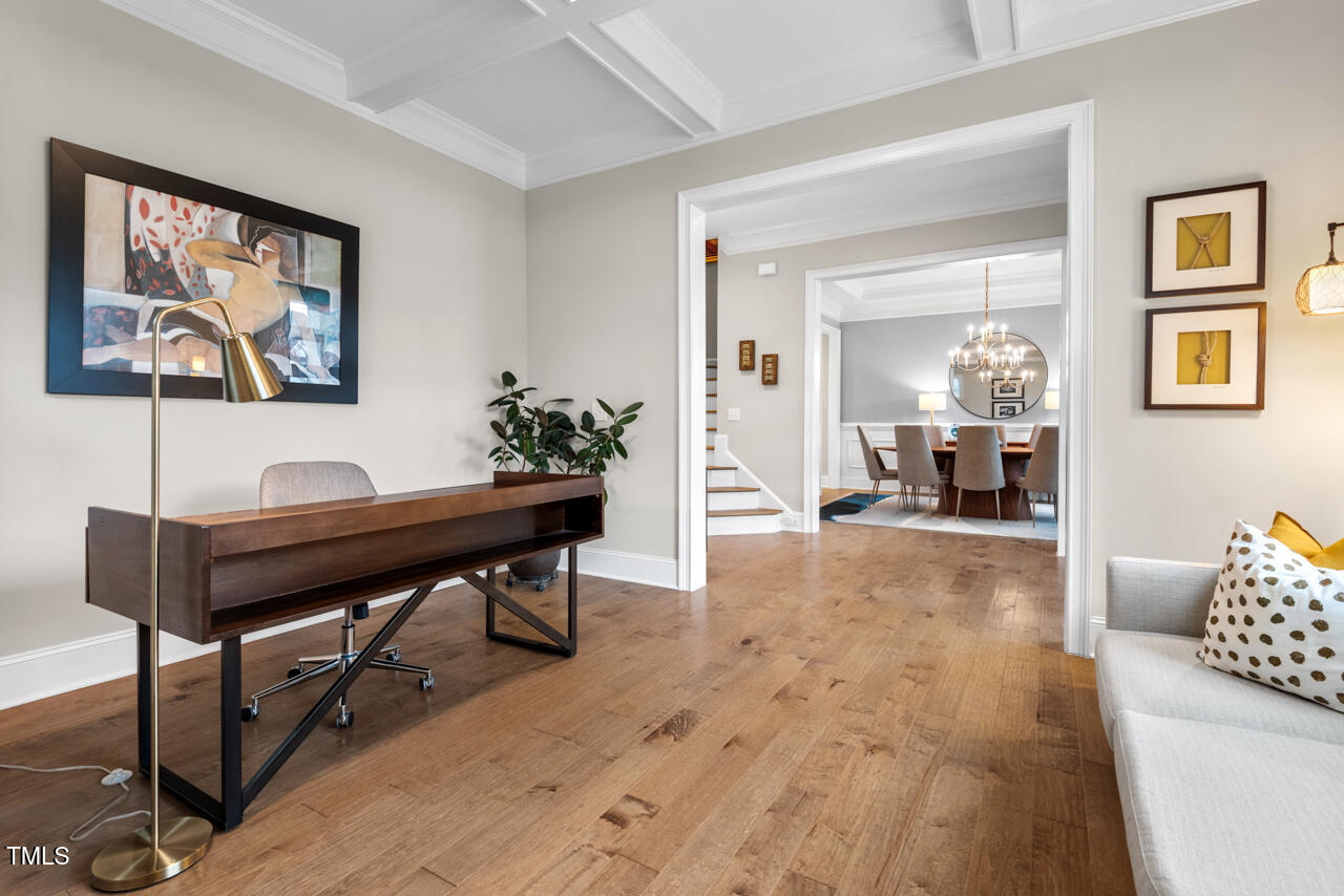 2104 Vandiver Way