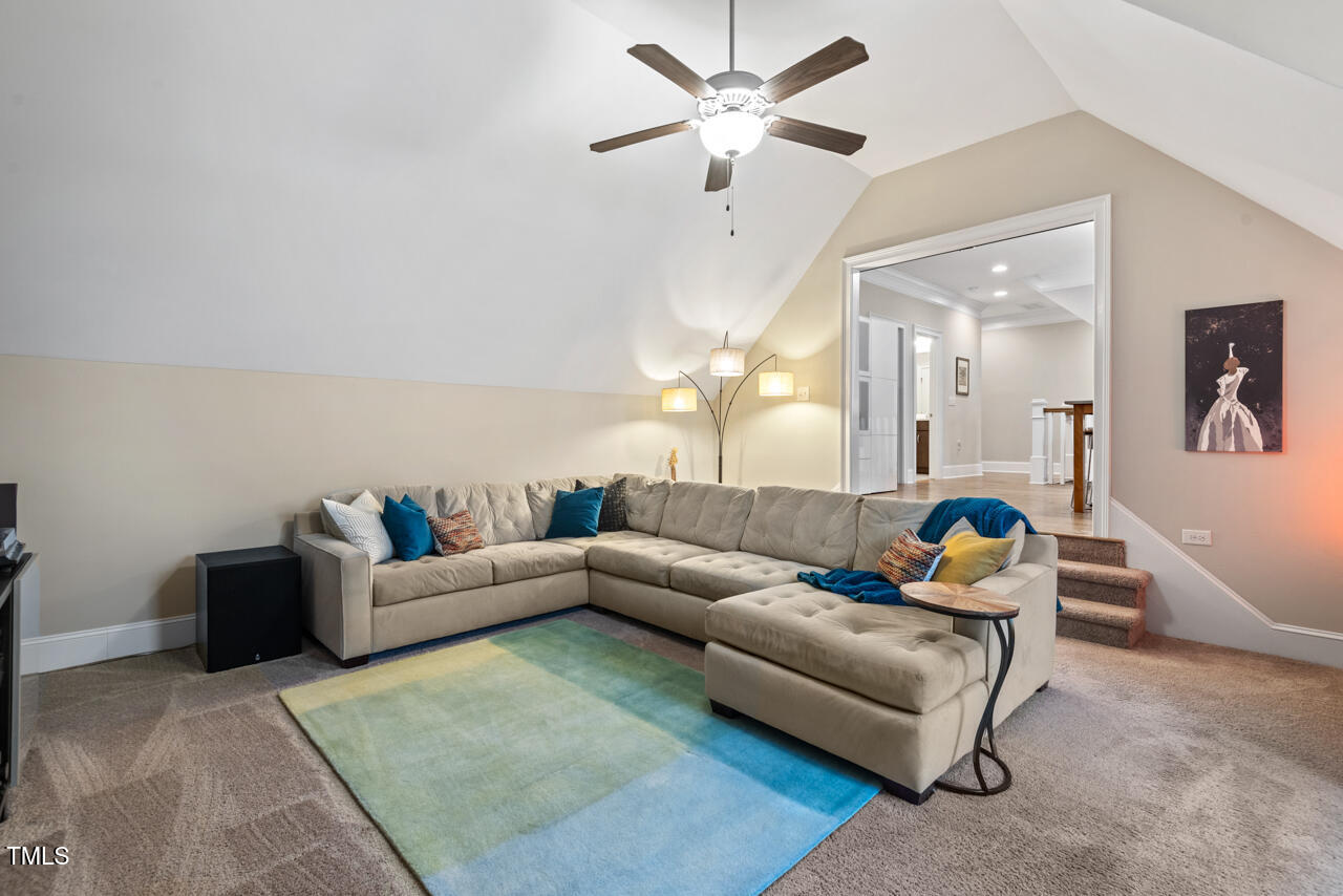 2104 Vandiver Way