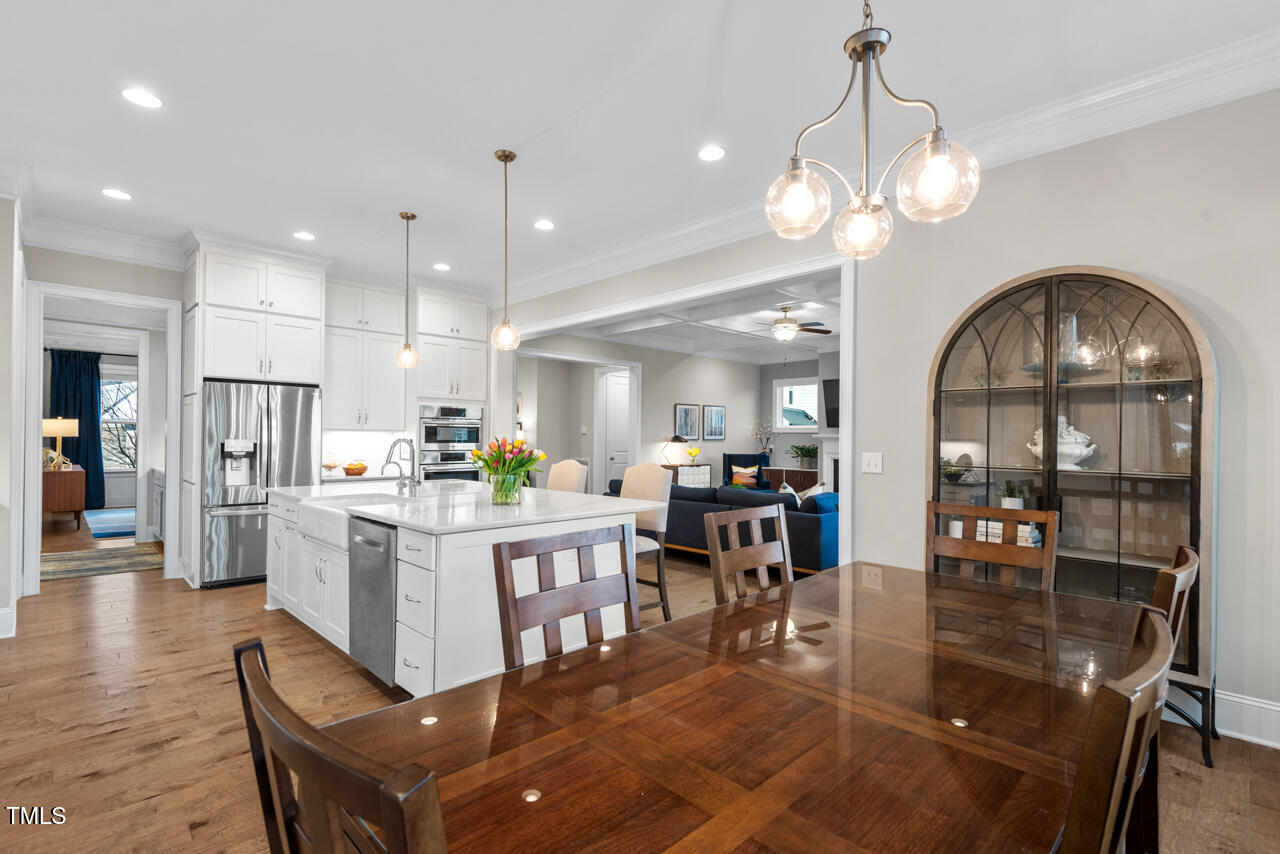 2104 Vandiver Way