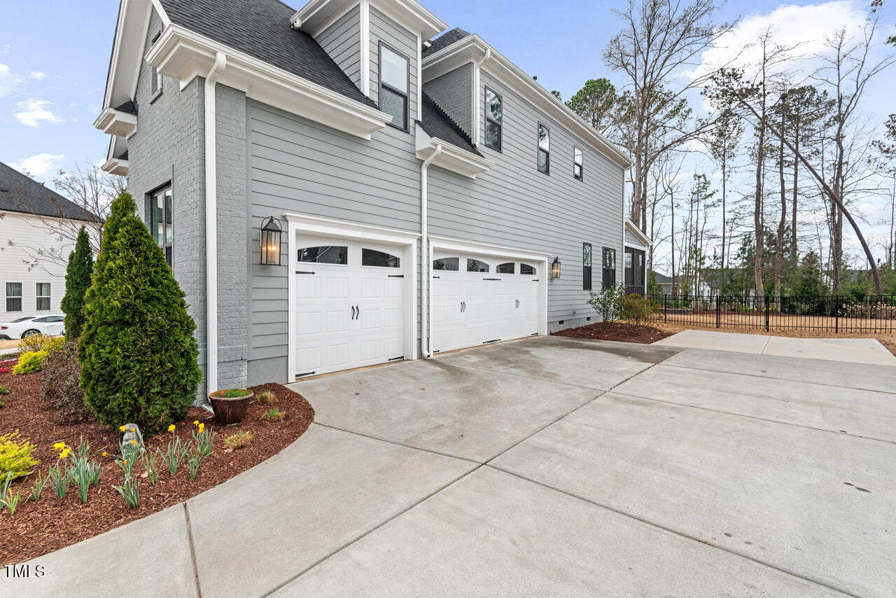 2104 Vandiver Way