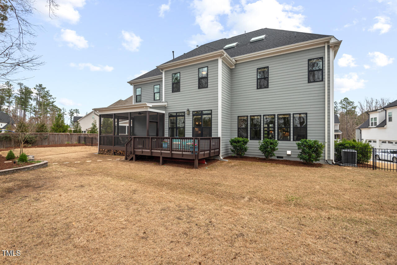 2104 Vandiver Way