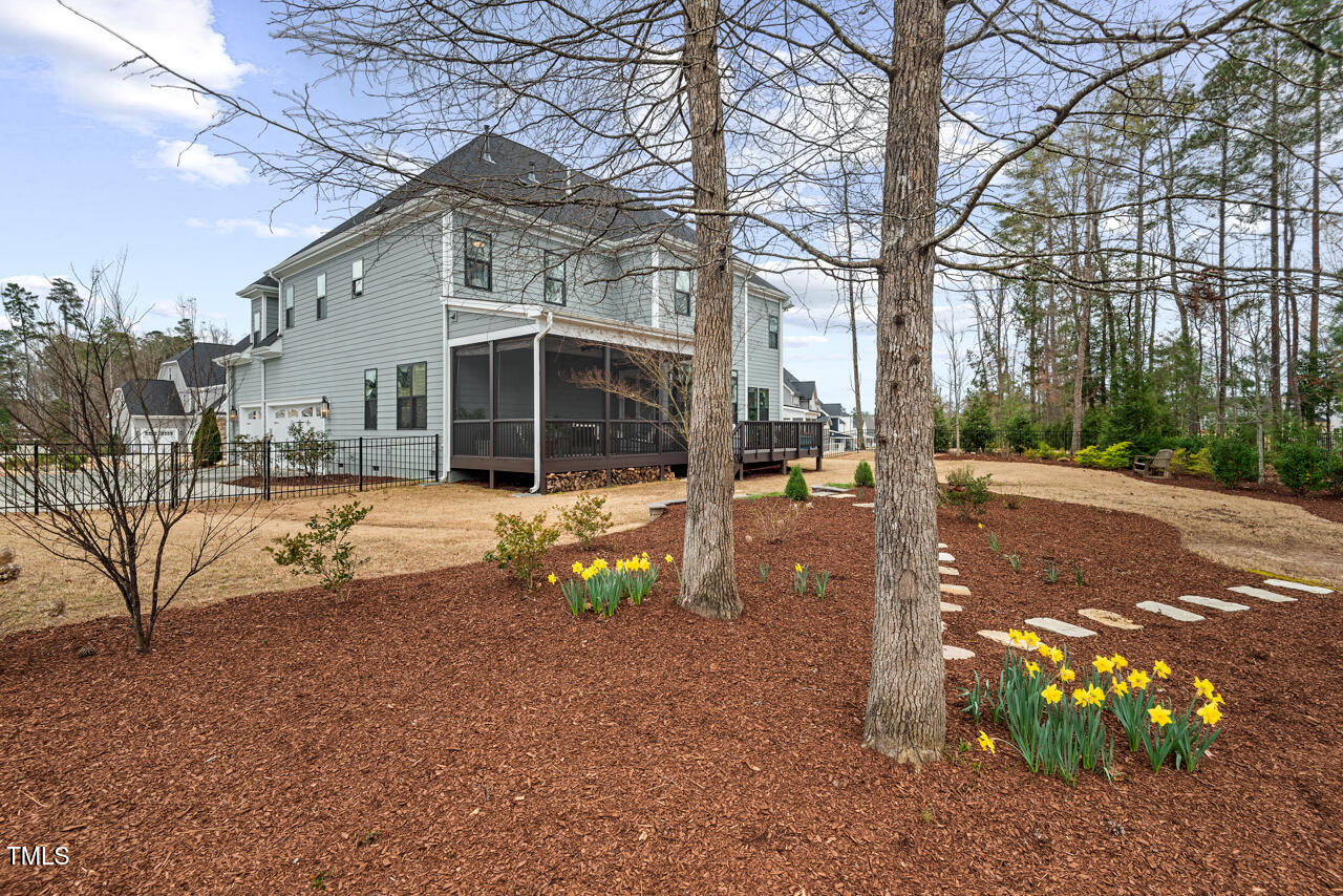 2104 Vandiver Way