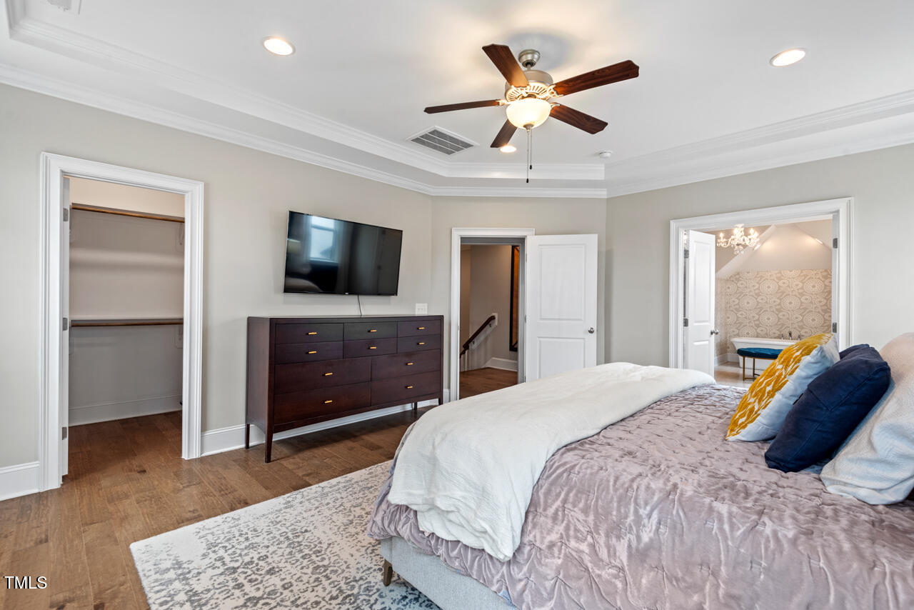 2104 Vandiver Way