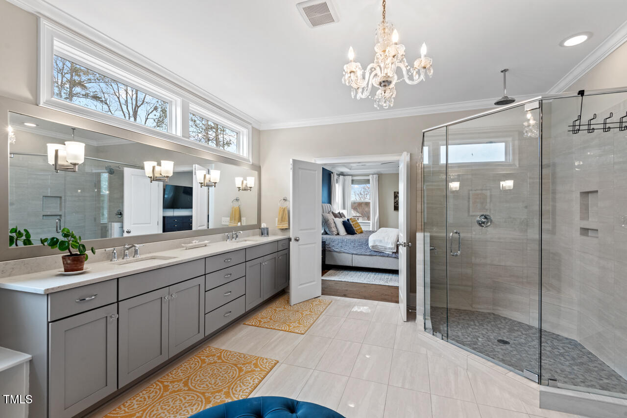 2104 Vandiver Way