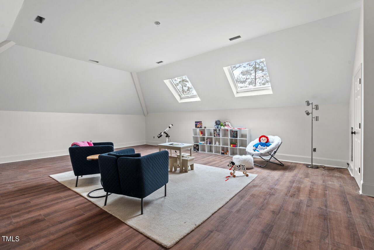 2104 Vandiver Way
