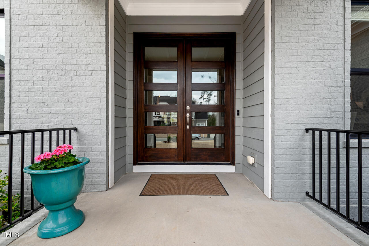 2104 Vandiver Way