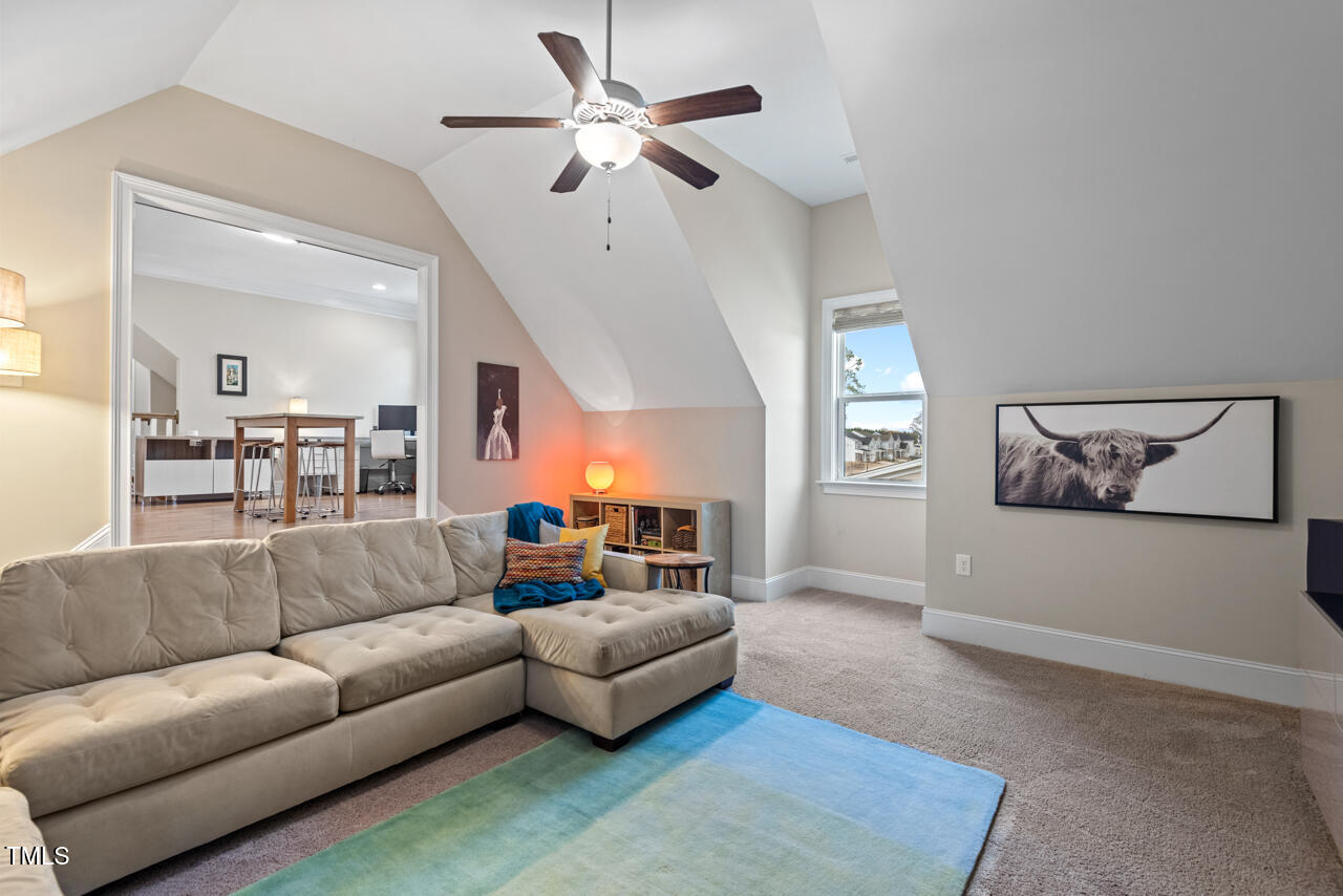 2104 Vandiver Way