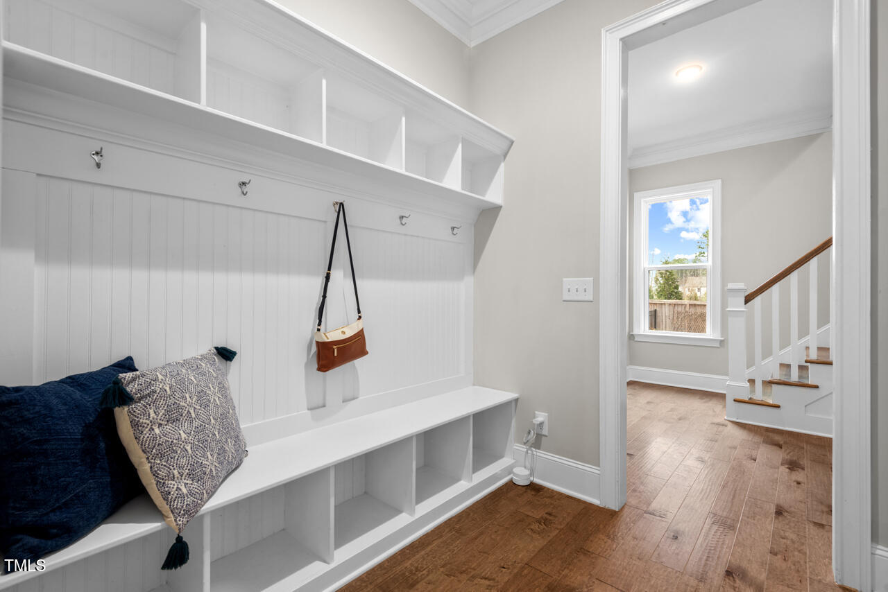 2104 Vandiver Way