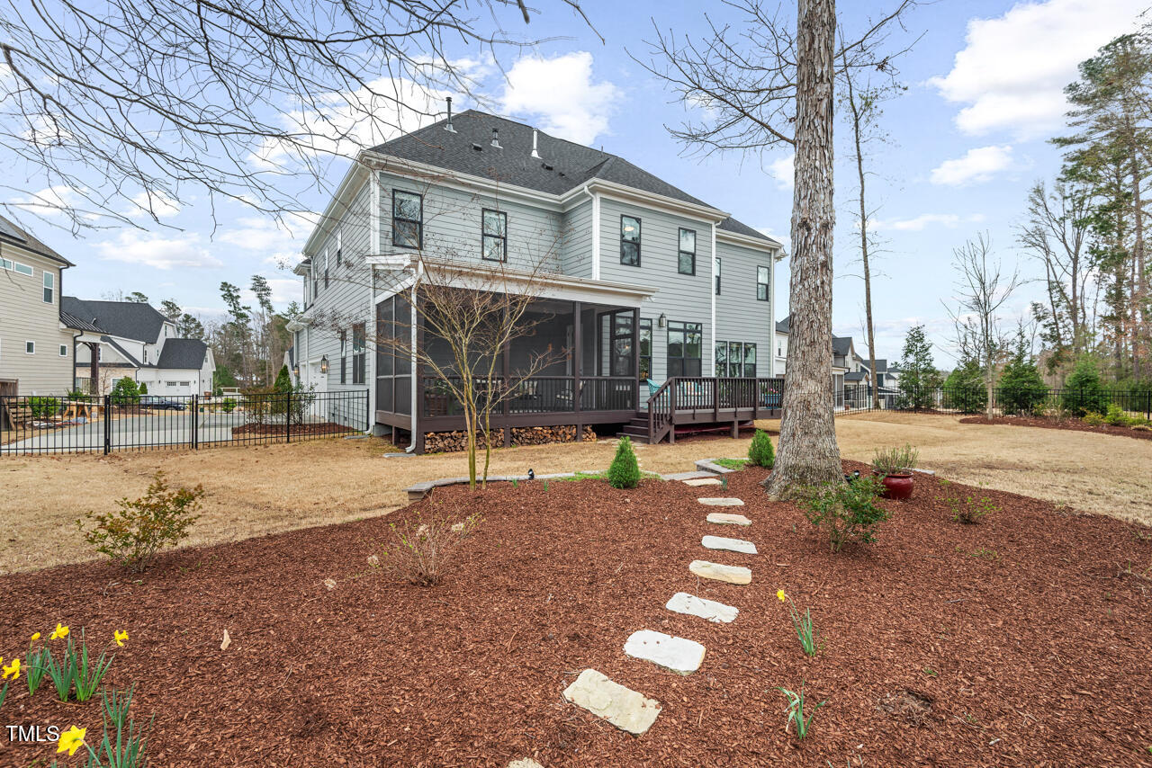 2104 Vandiver Way
