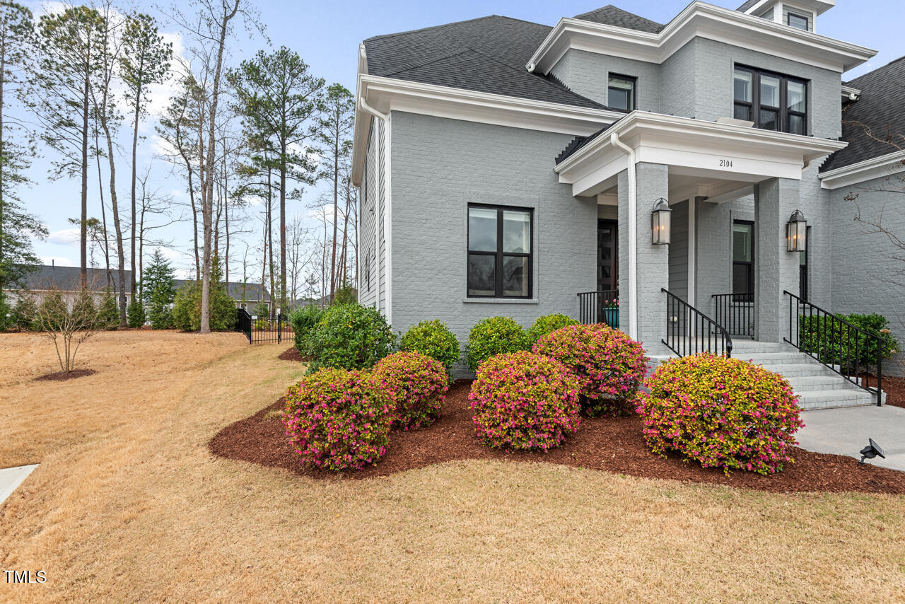 2104 Vandiver Way
