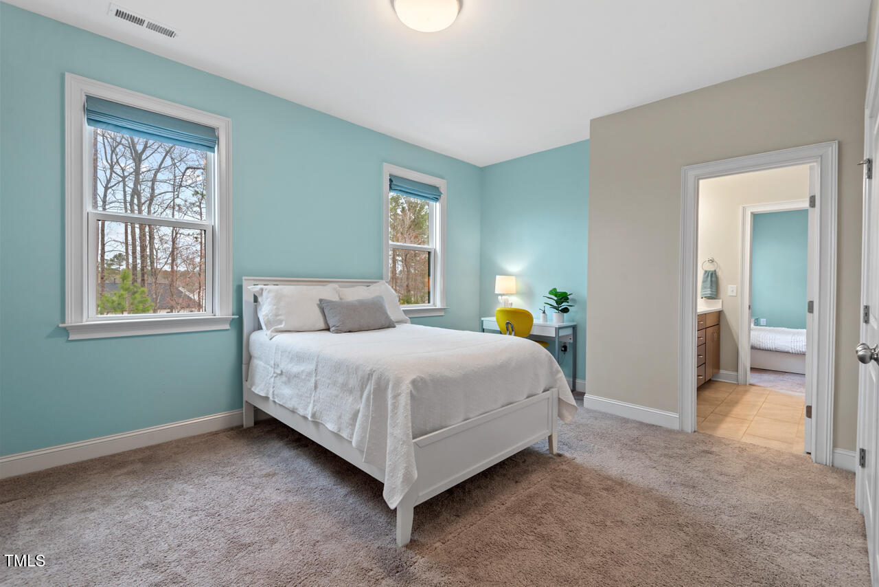 2104 Vandiver Way