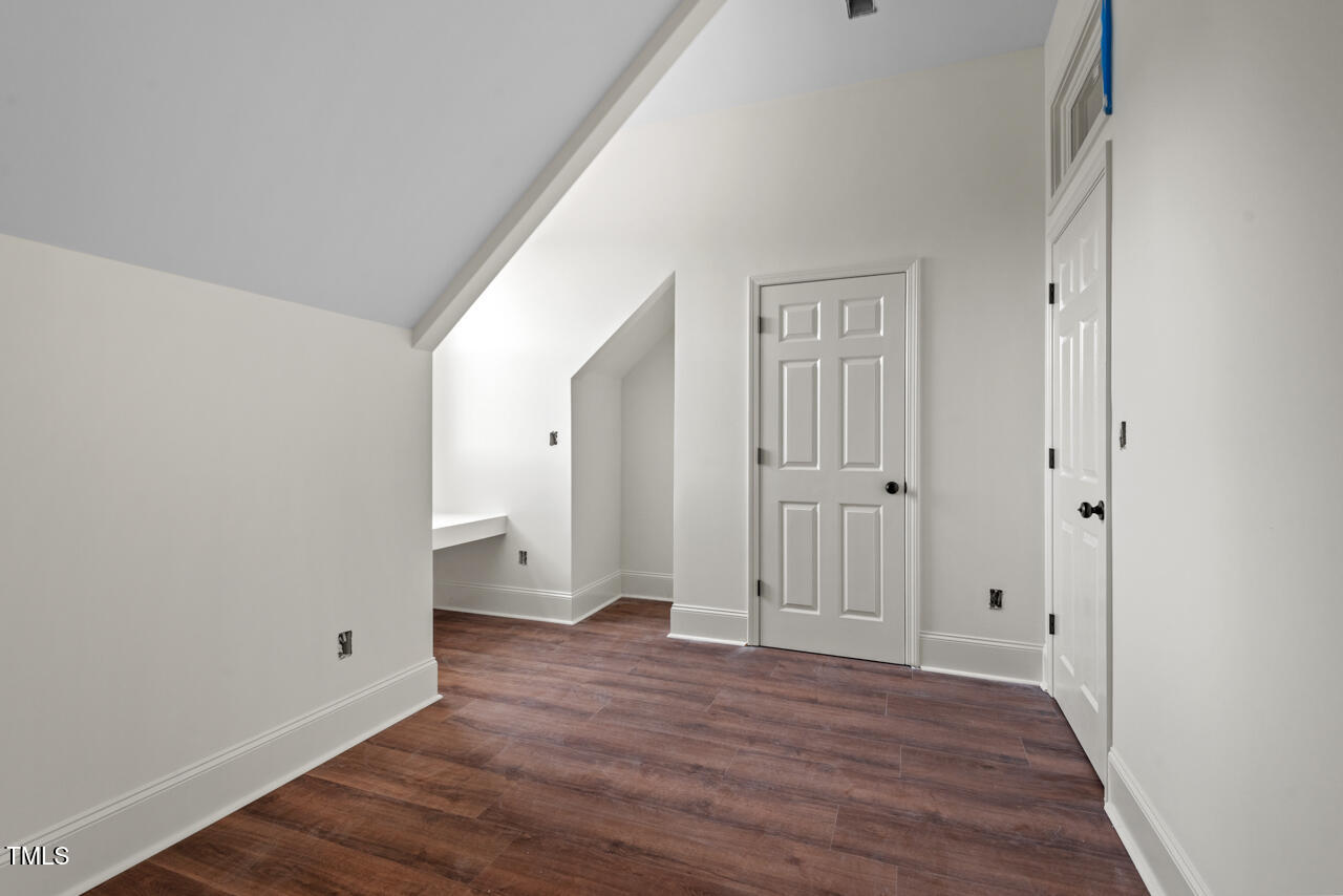 2104 Vandiver Way