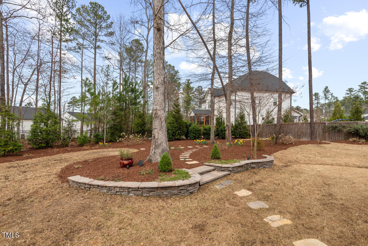 2104 Vandiver Way