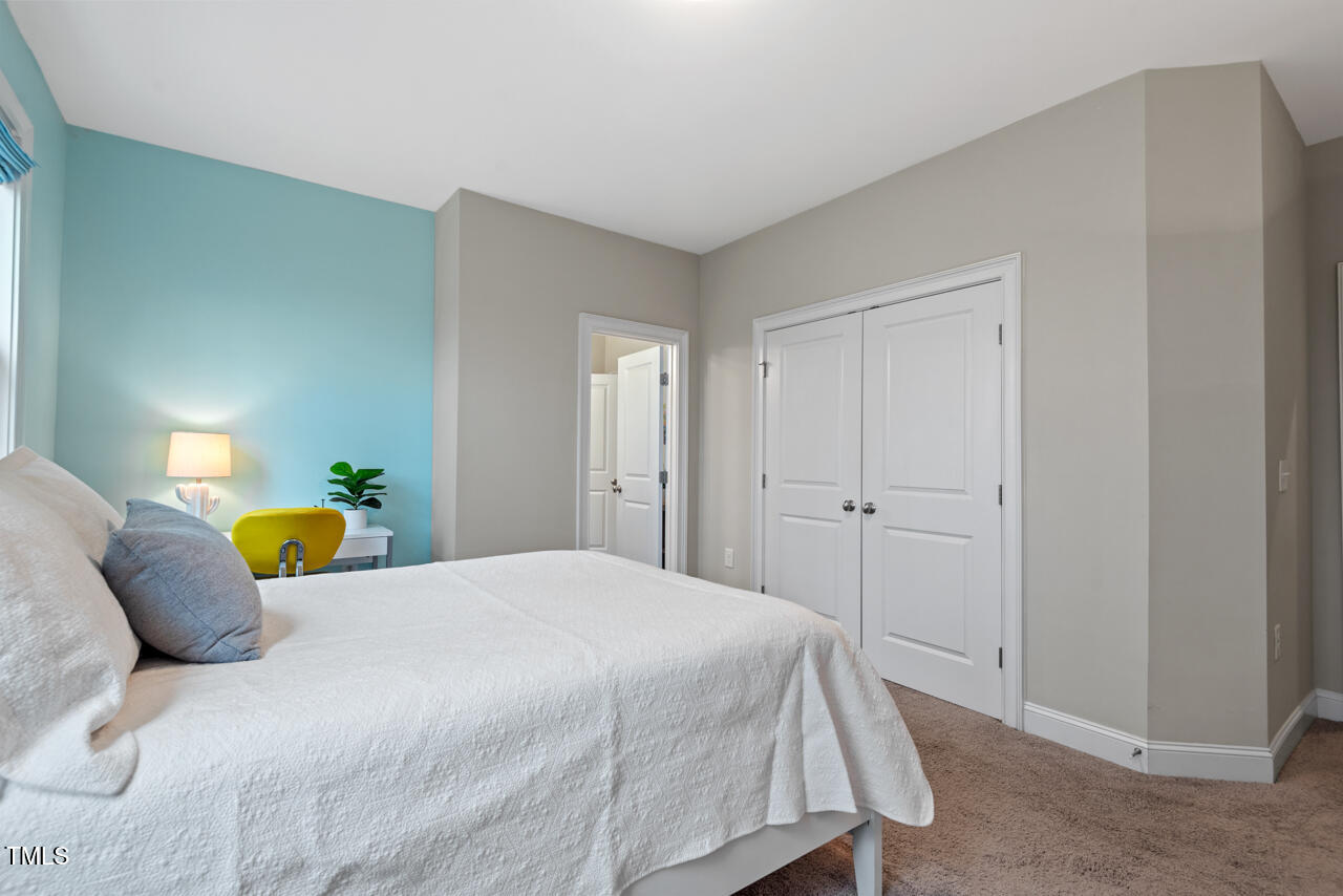 2104 Vandiver Way
