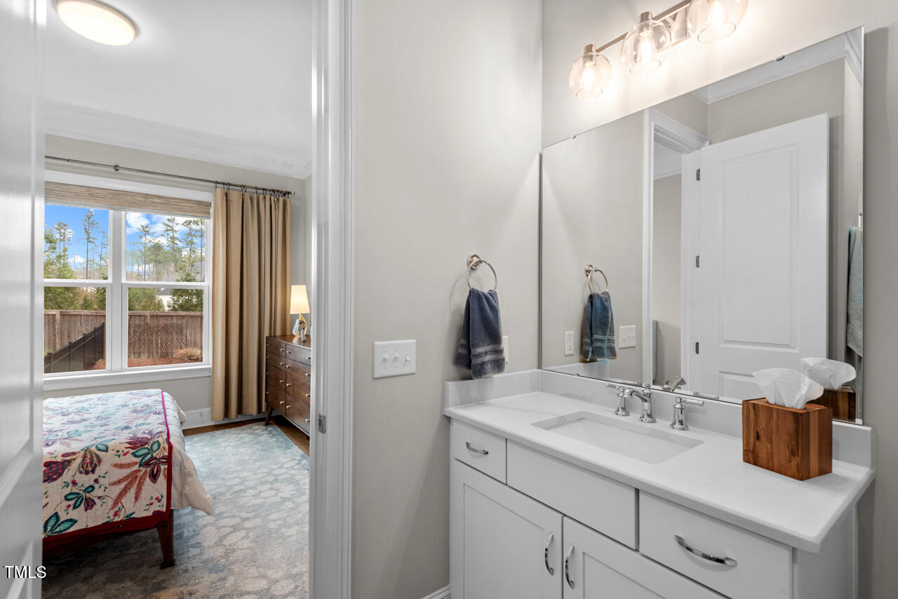 2104 Vandiver Way