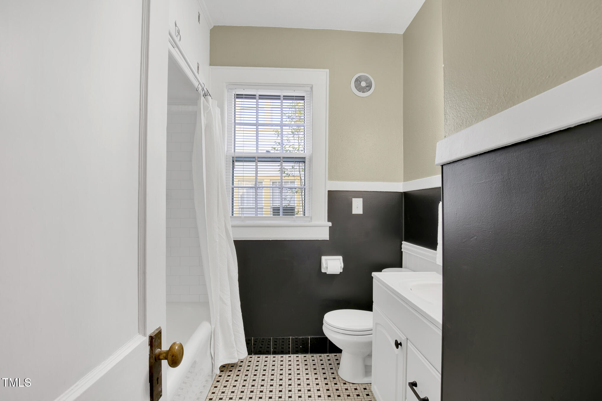 2401 Englewood Avenue