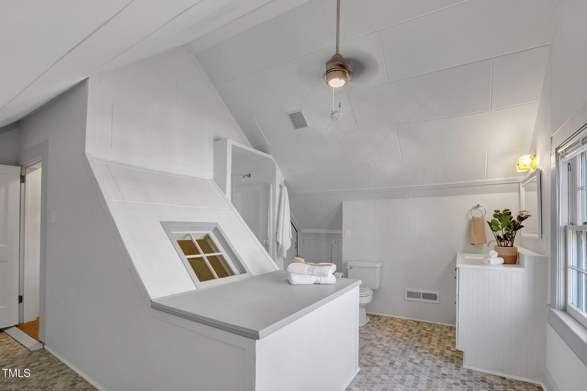 2401 Englewood Avenue