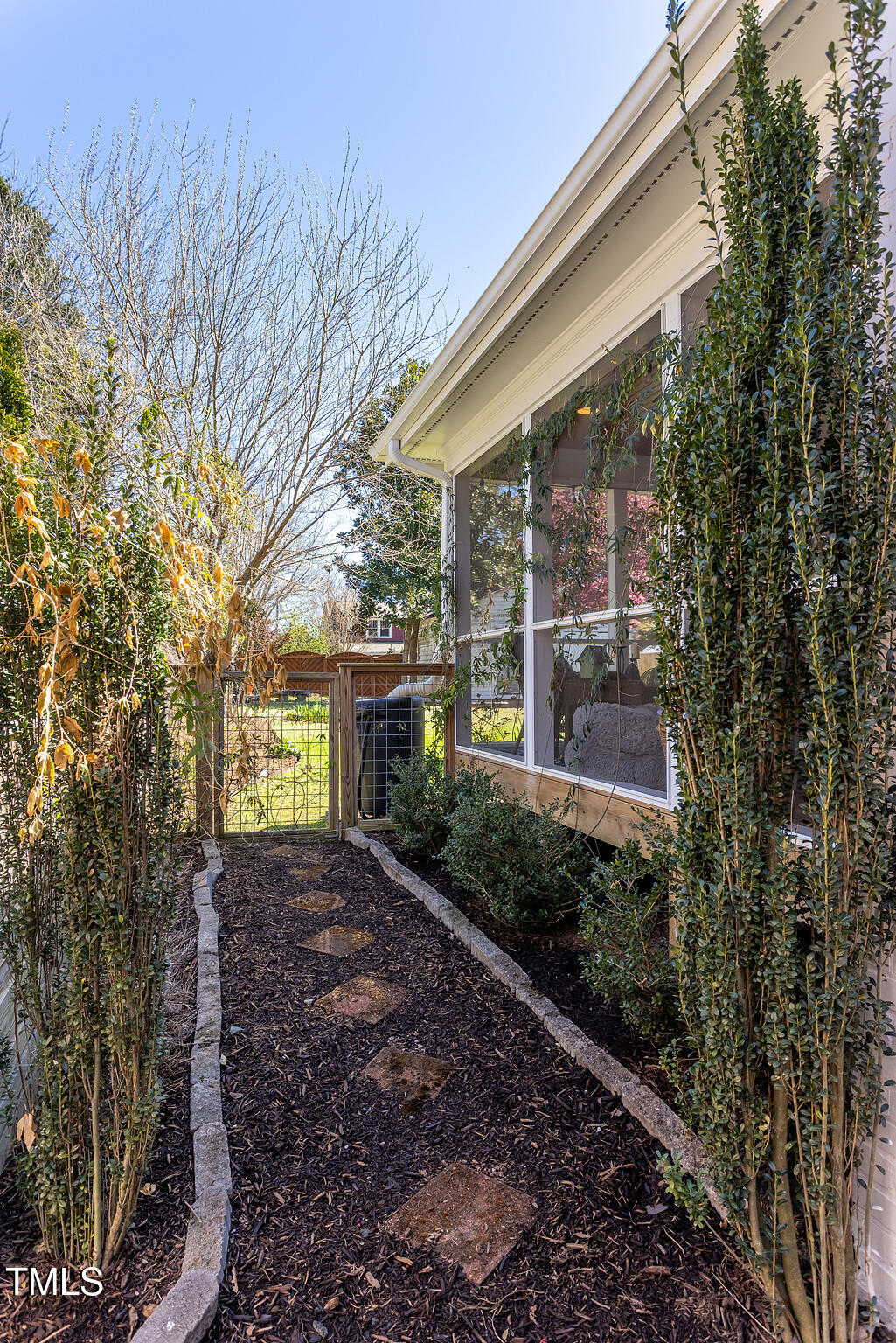 1010 Rosehill Avenue
