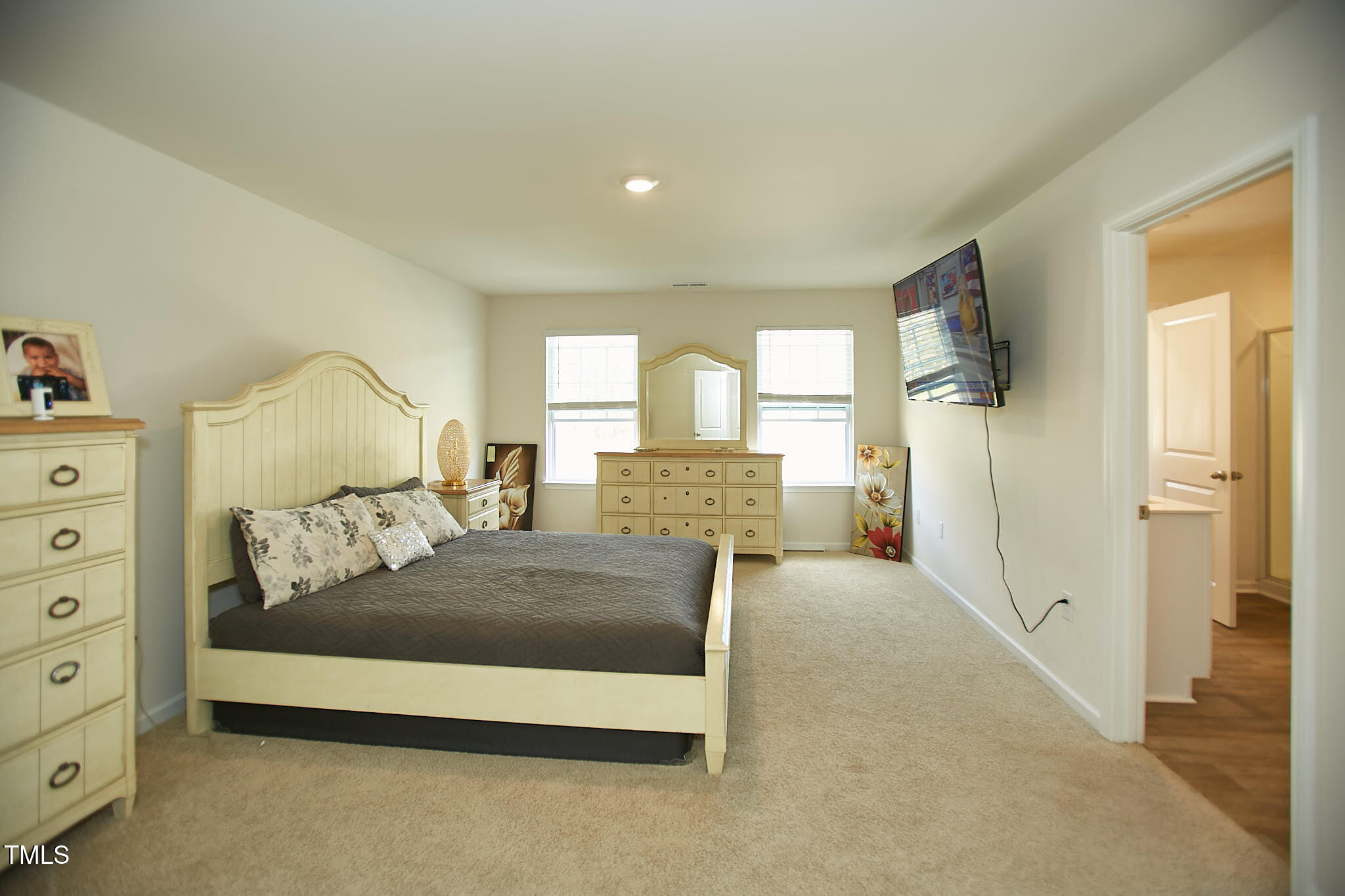 5487 Carolines Way