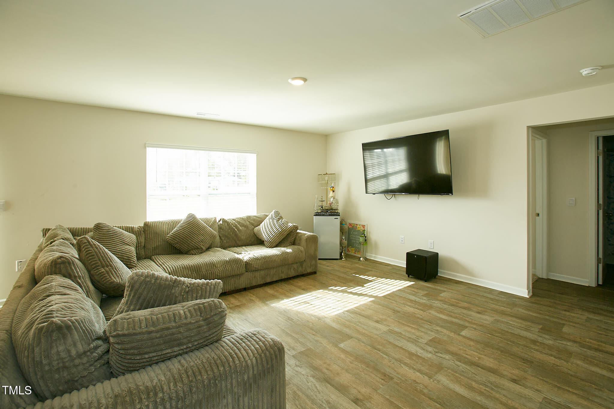 5487 Carolines Way