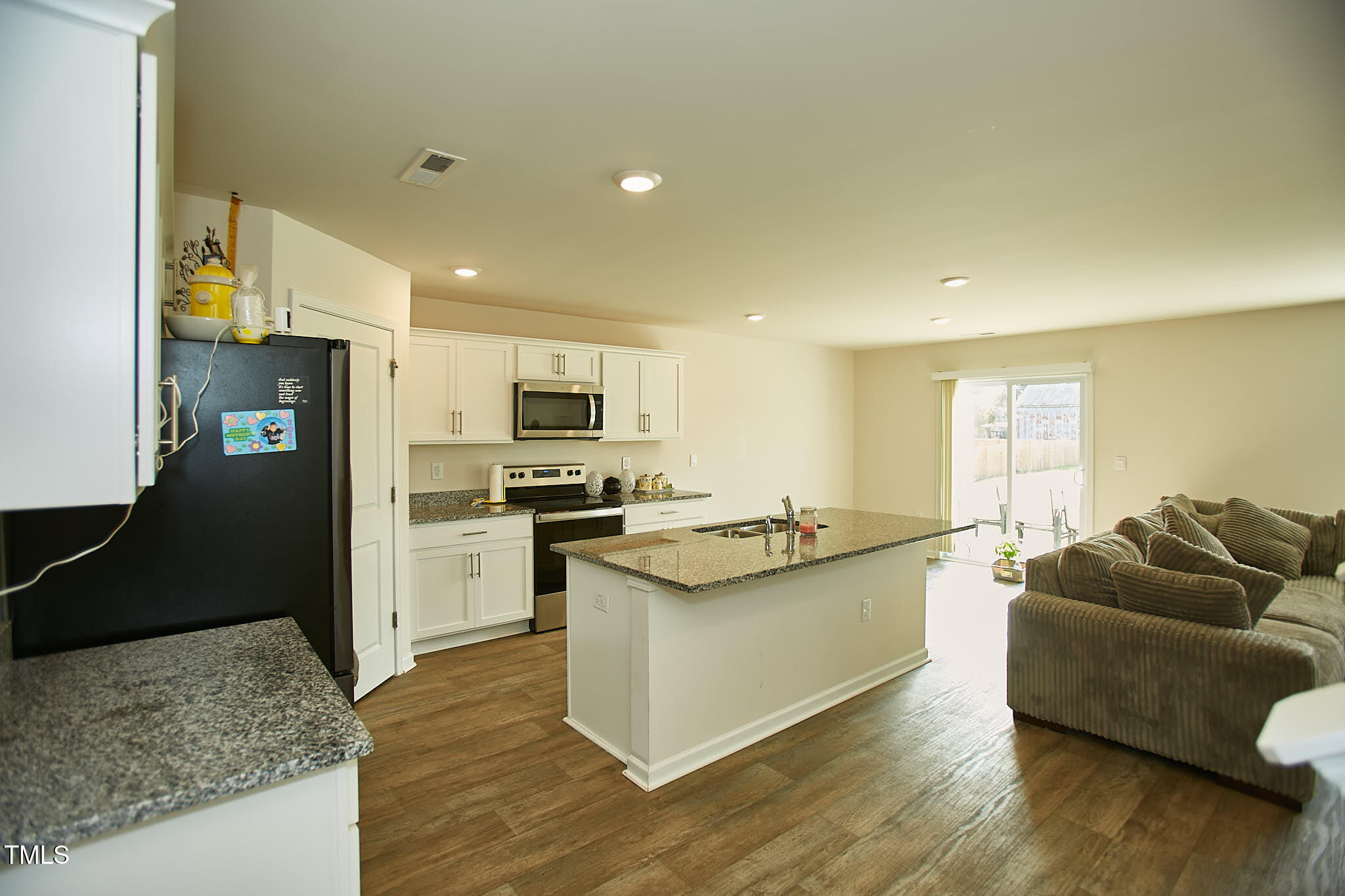 5487 Carolines Way