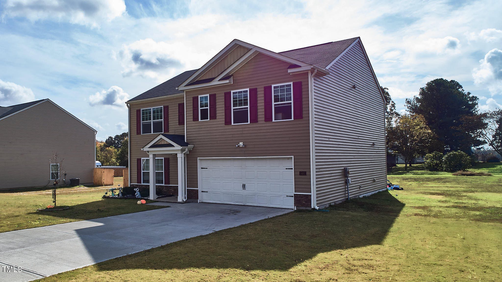 5487 Carolines Way