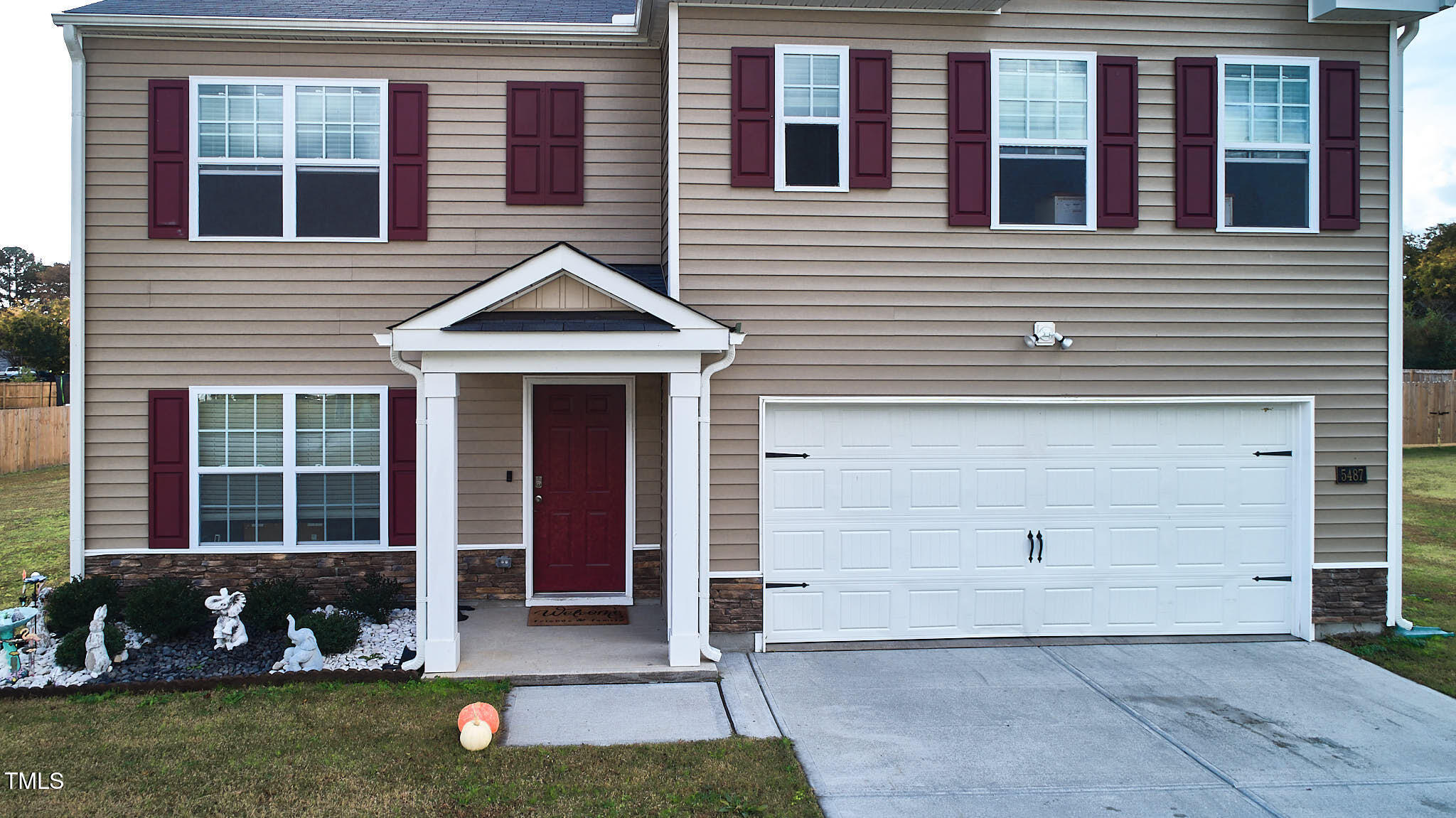 5487 Carolines Way