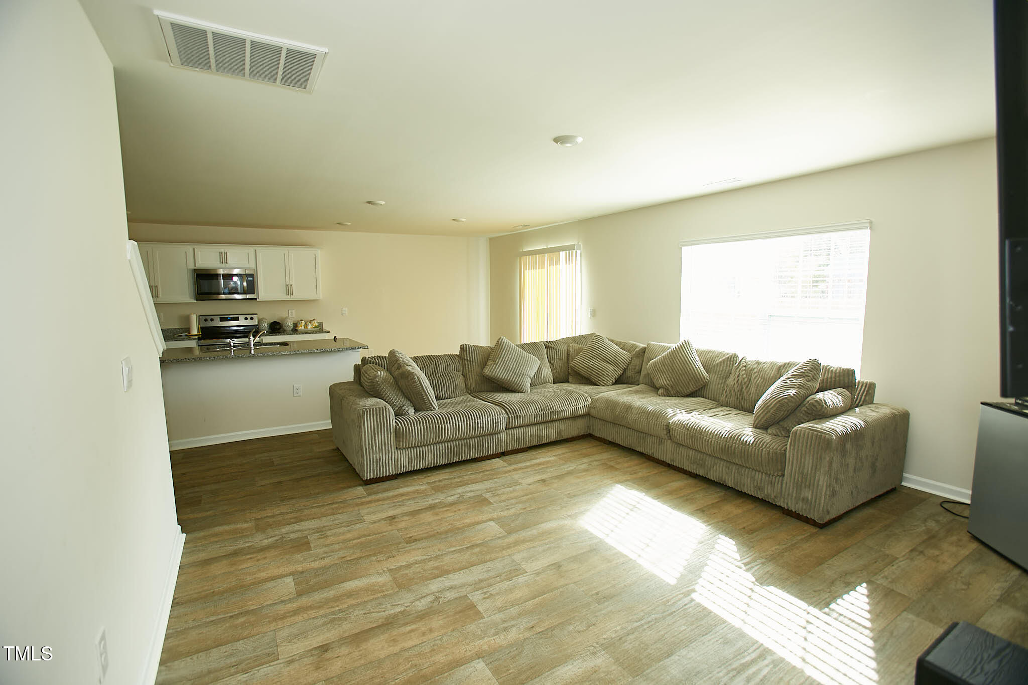 5487 Carolines Way