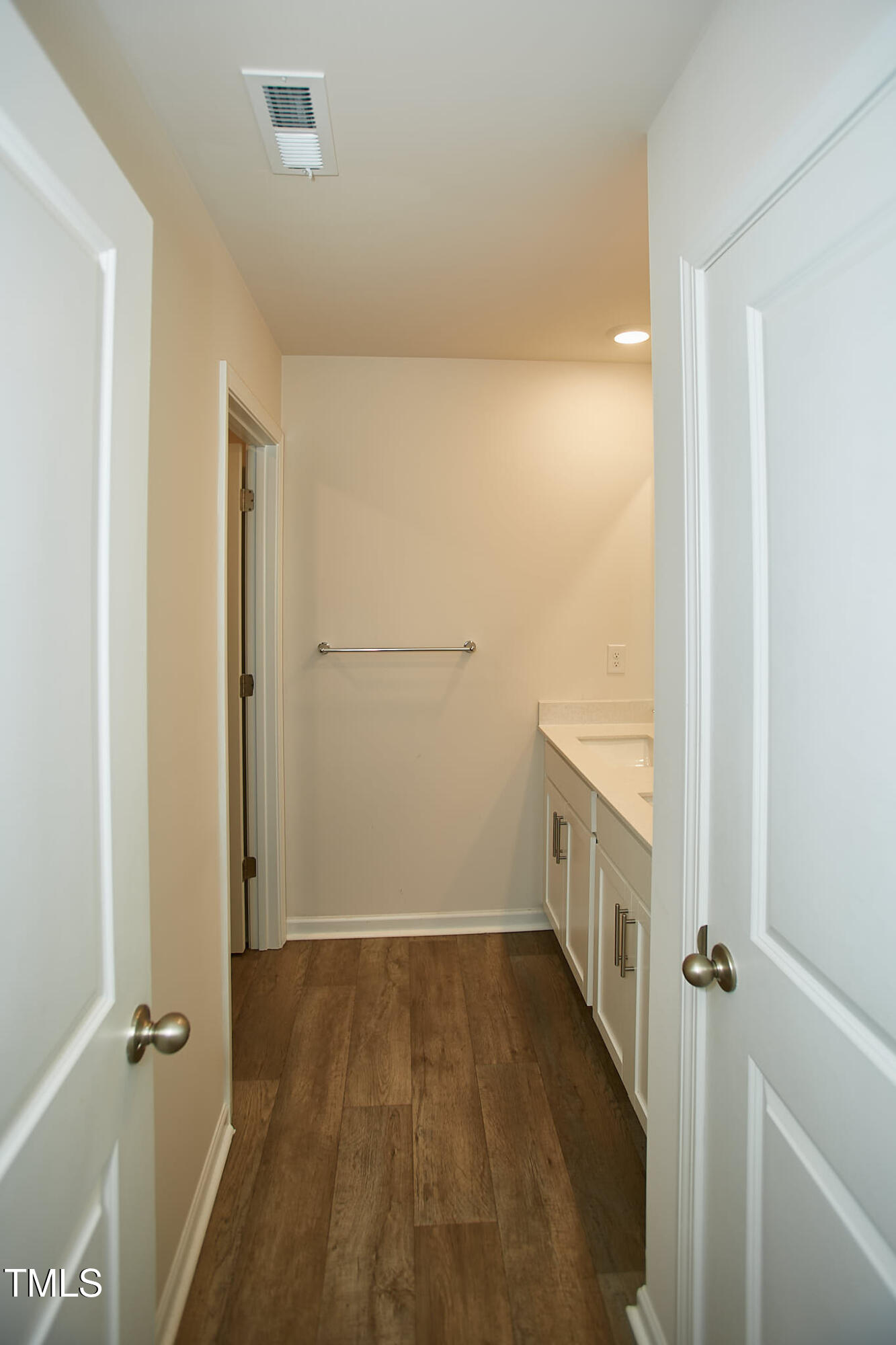 5487 Carolines Way
