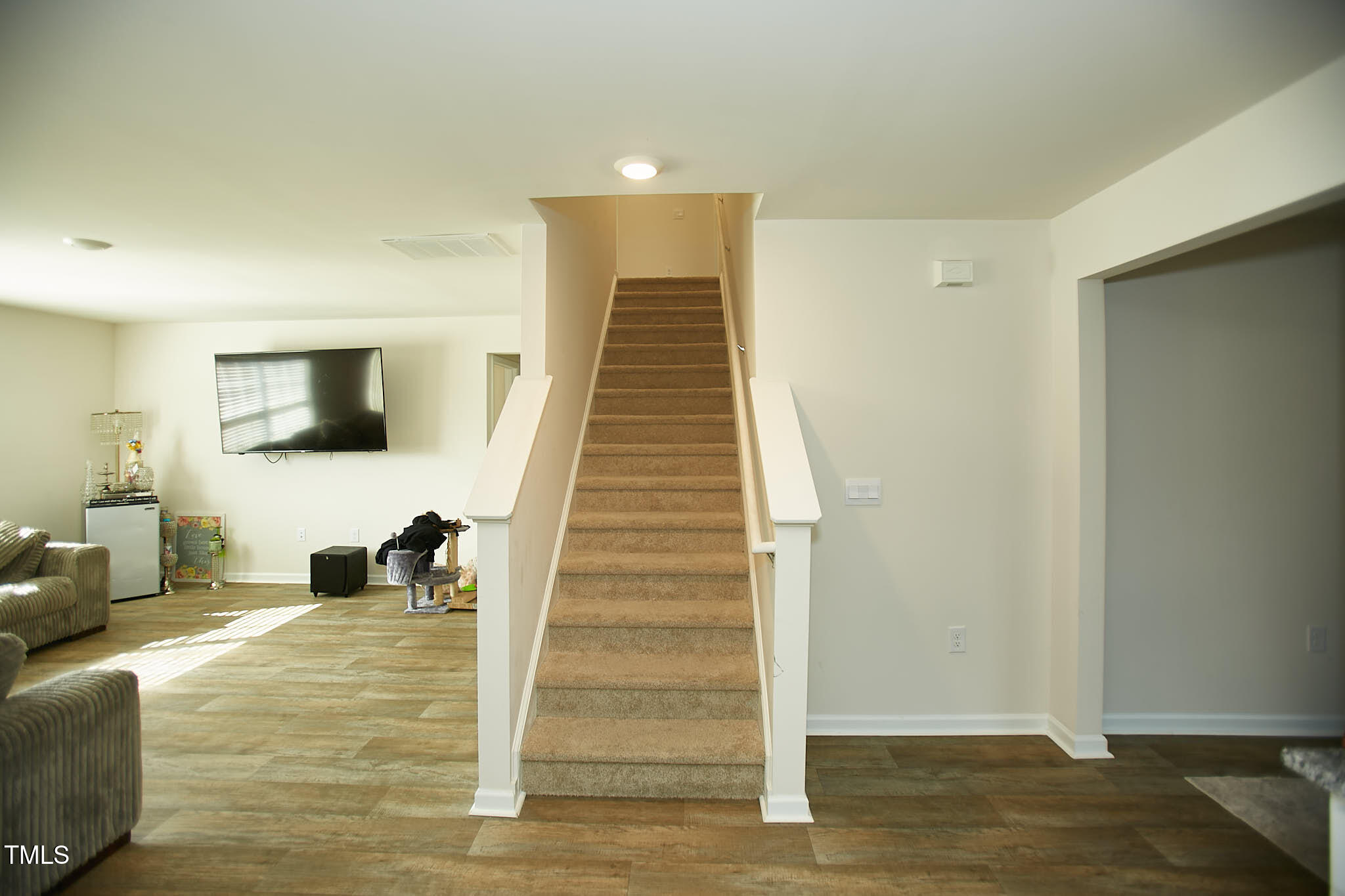 5487 Carolines Way