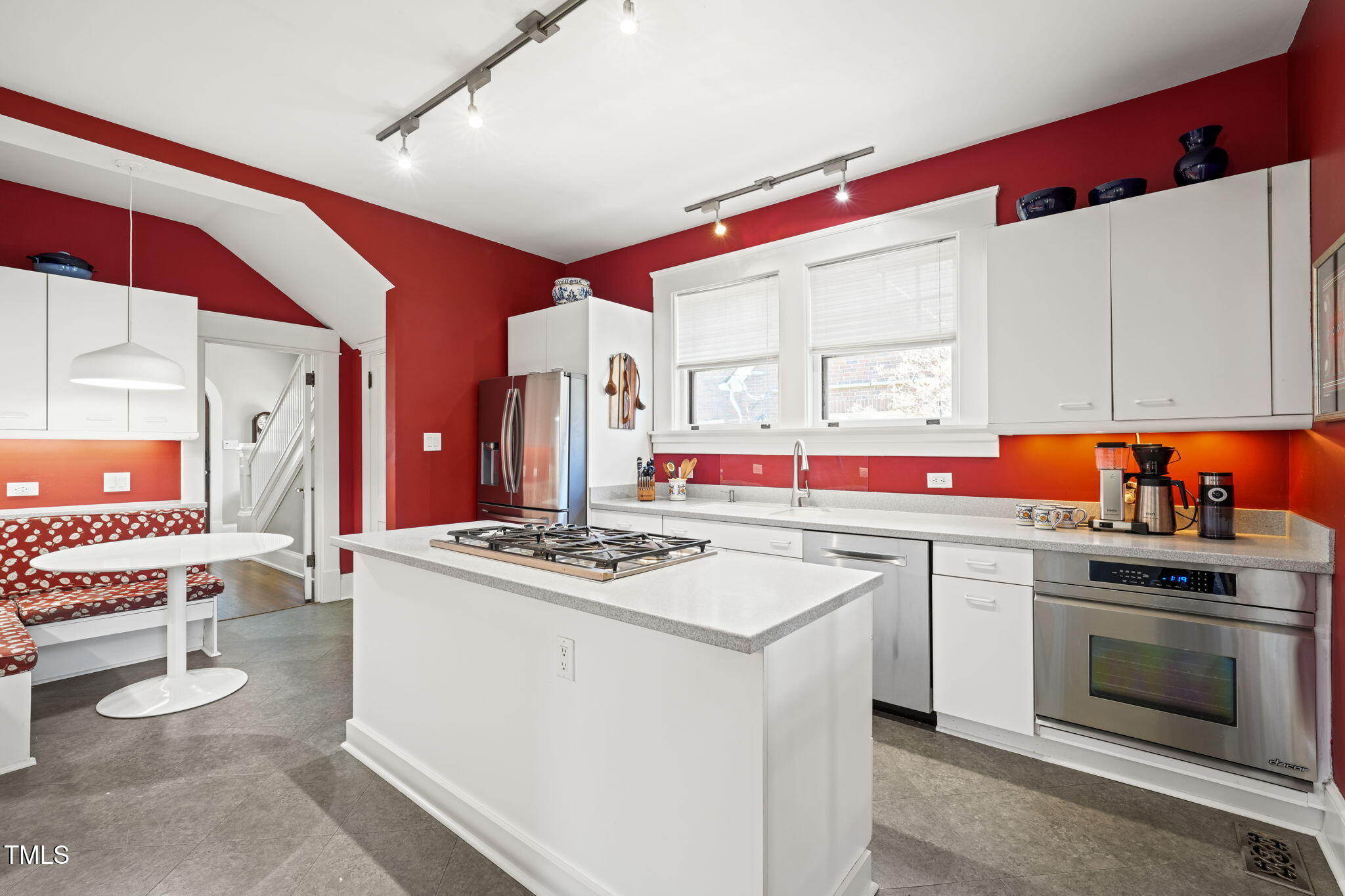 1009 W Markham Avenue