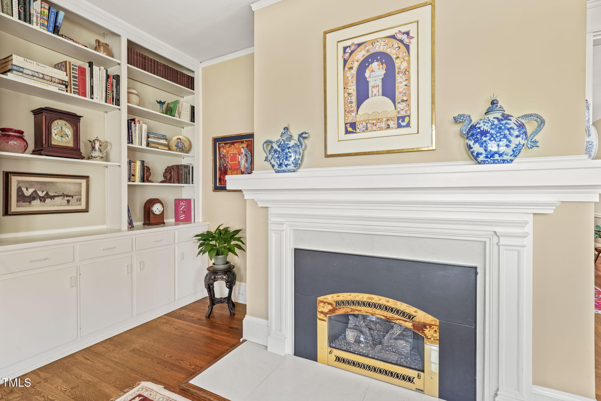 1009 W Markham Avenue