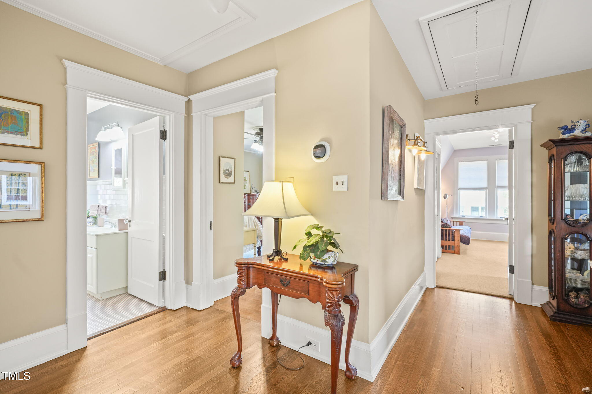 1009 W Markham Avenue