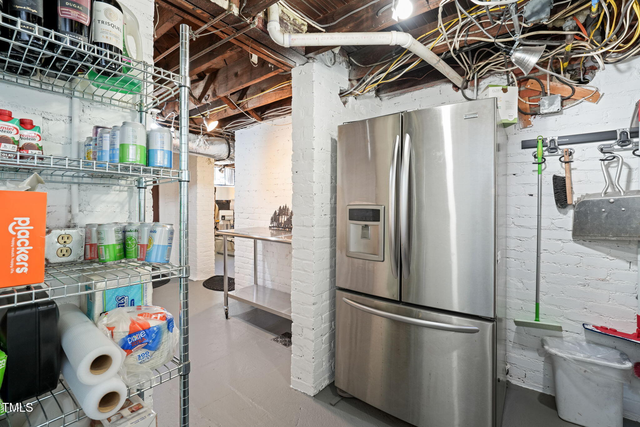 1009 W Markham Avenue