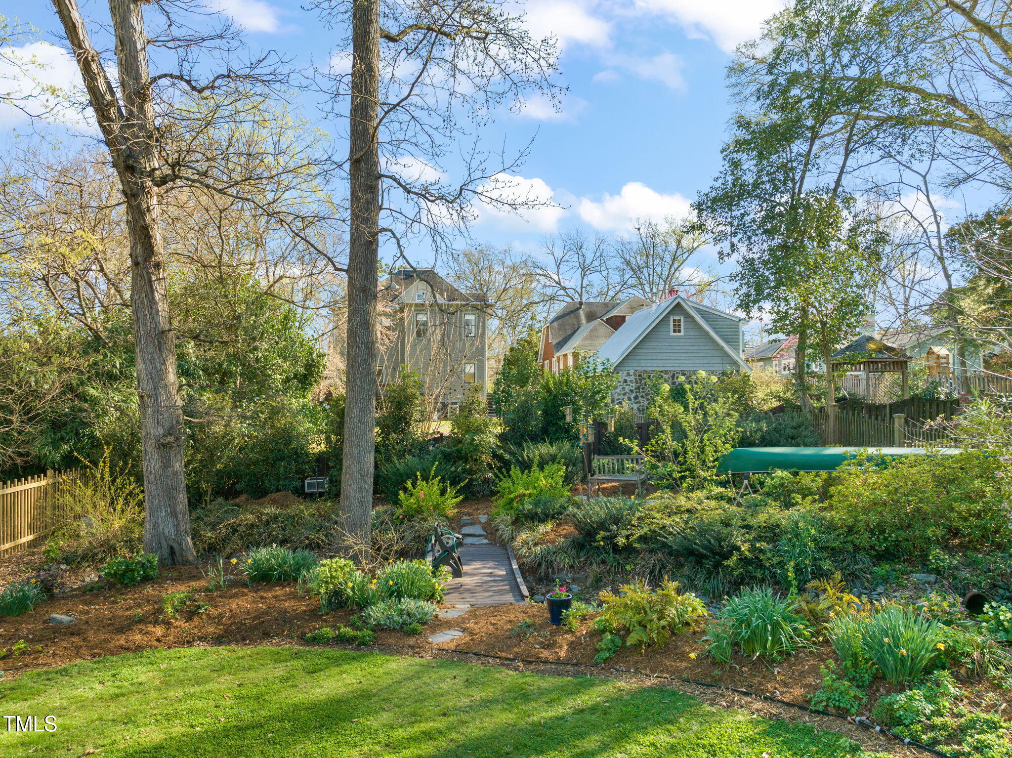 1009 W Markham Avenue