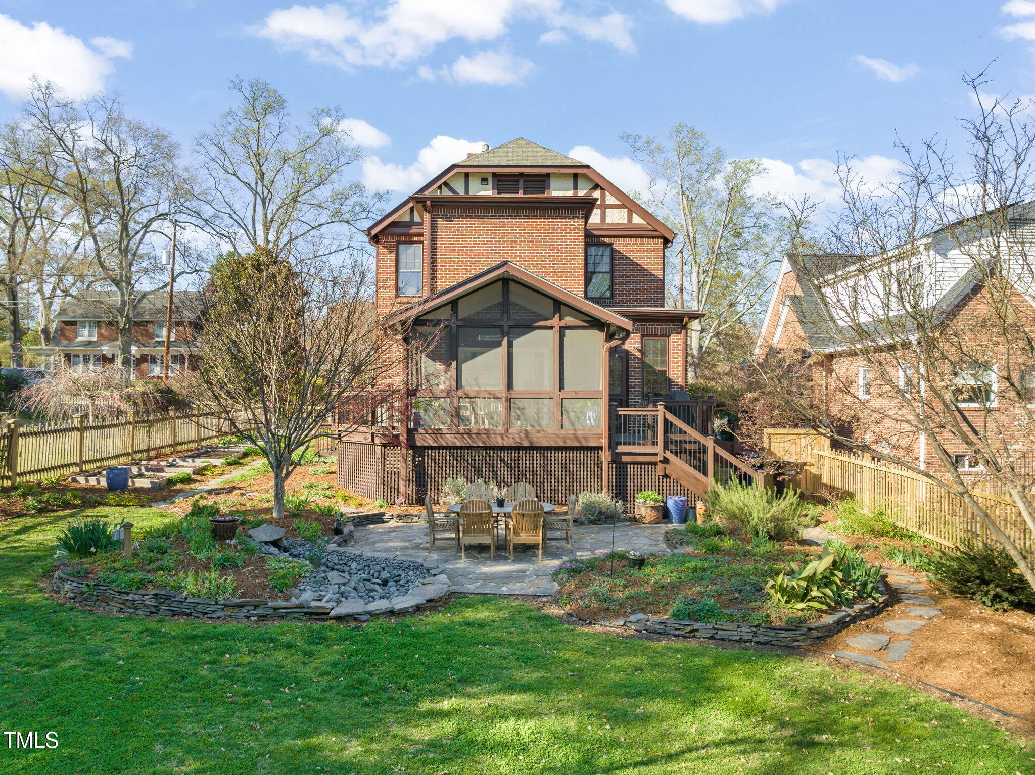 1009 W Markham Avenue