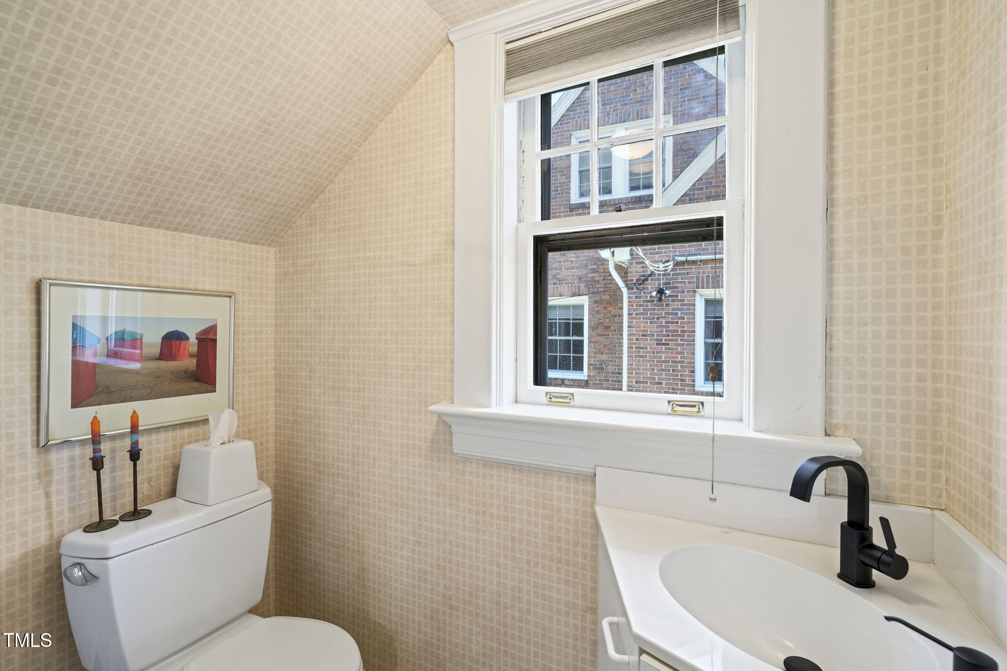 1009 W Markham Avenue