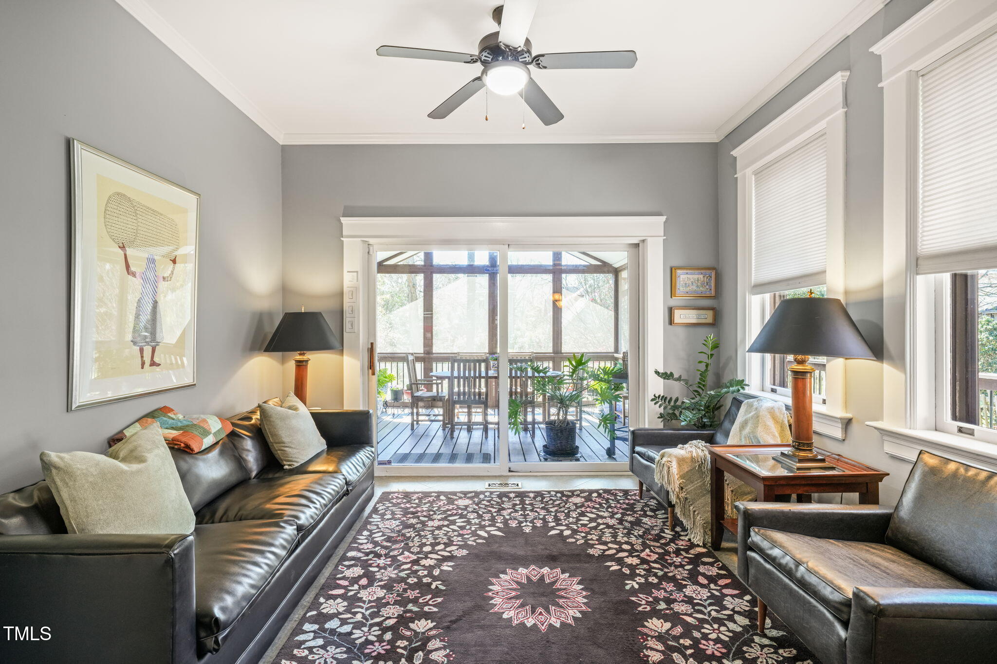 1009 W Markham Avenue