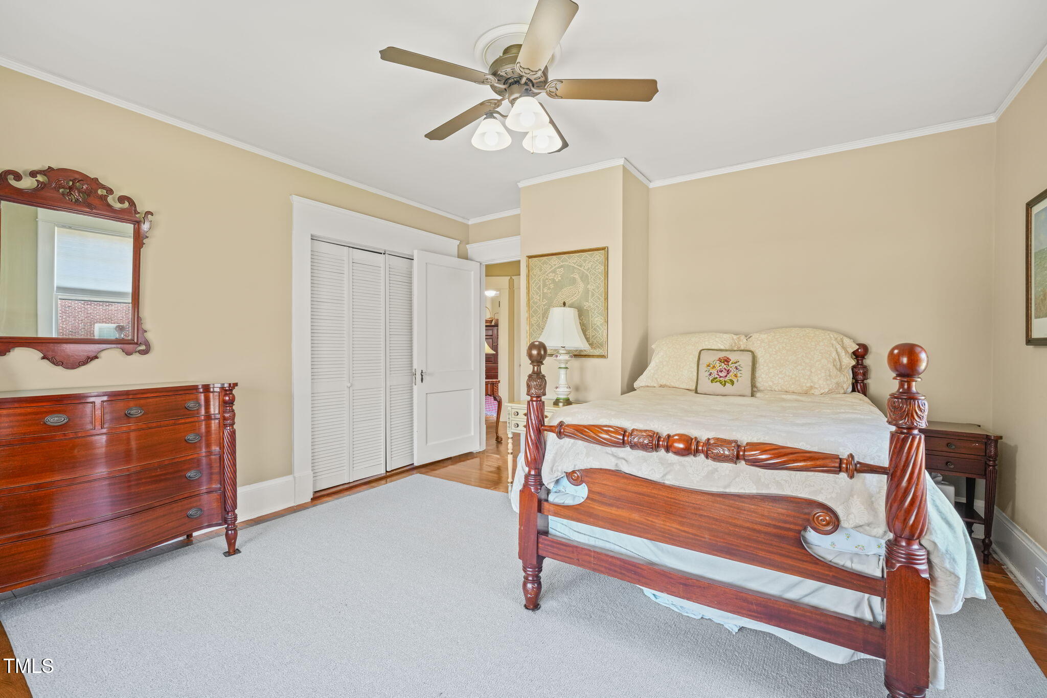 1009 W Markham Avenue